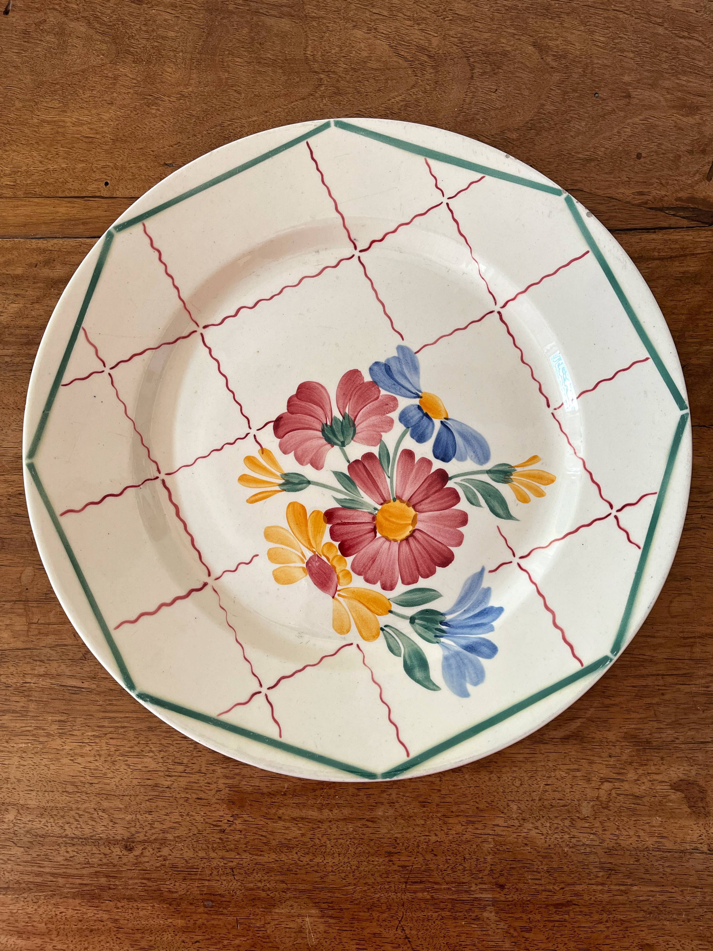 Round earthenware dish from Grasse, HBCM (Hippolyte Boulenger, Creil Montereau)