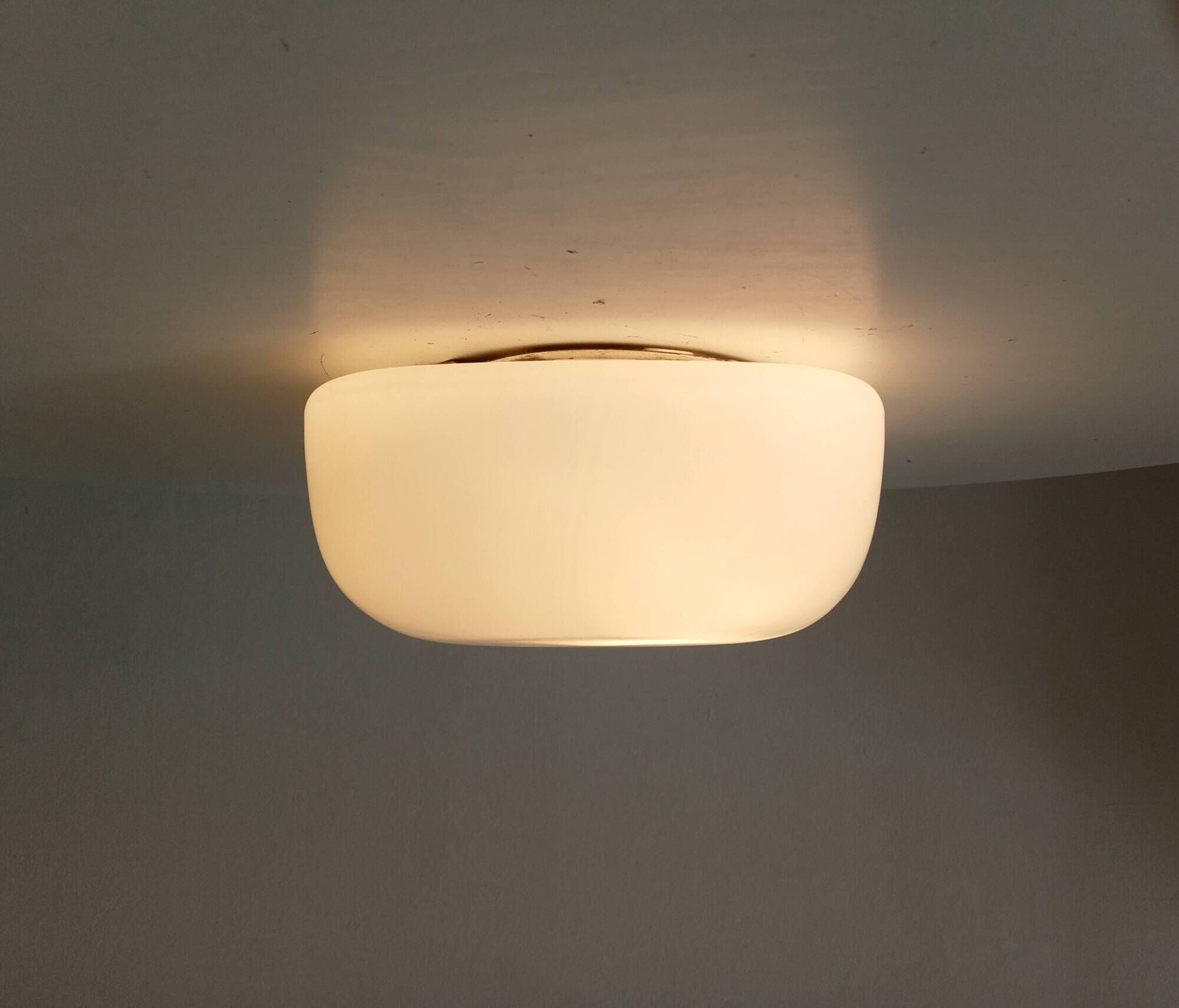 Vintage Italian ceiling light in opaline from the 1960s.