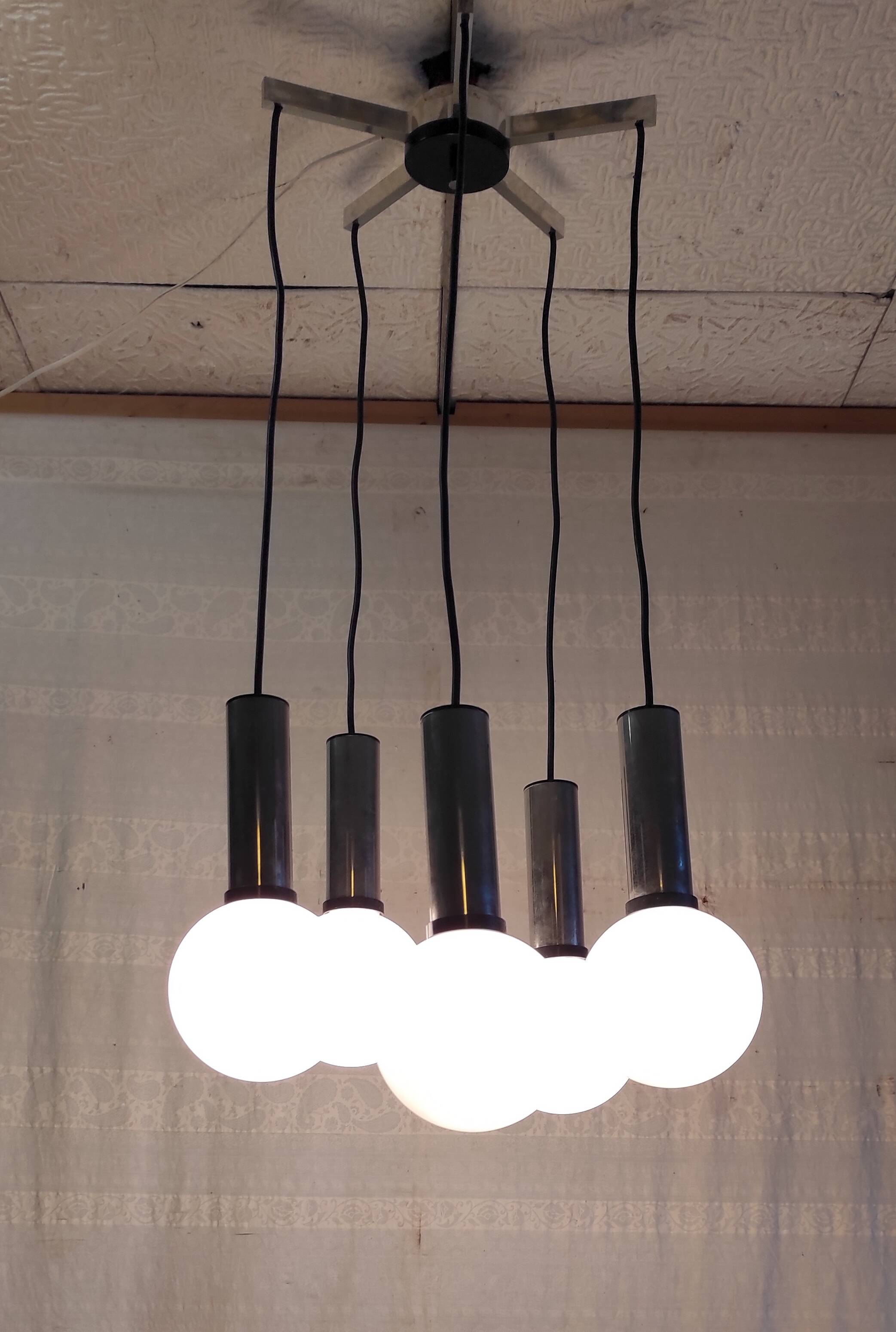 Cascade suspension with 5 chrome metal lights and opaline globes - 1970s