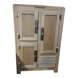 Ancien frigo de charcutier