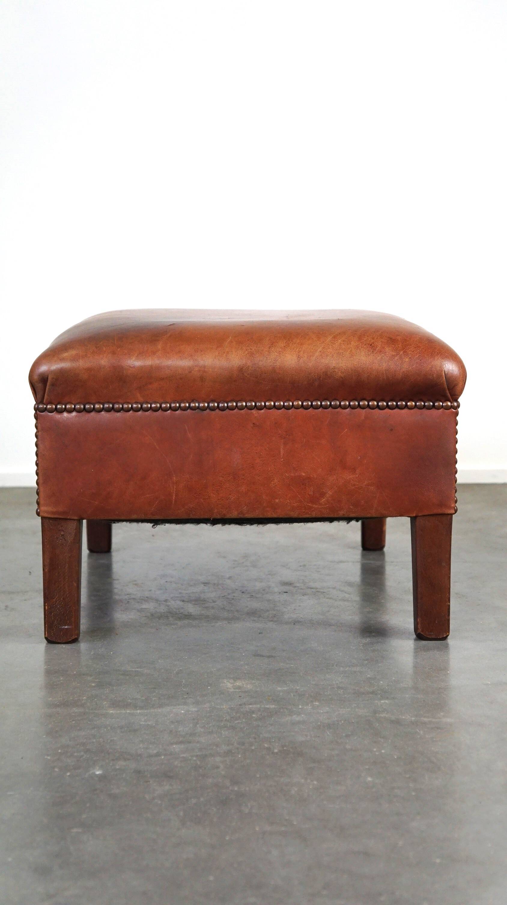 Leather ottoman in classic English style finished with decorative nails