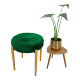 Houten vintage kruk met groen kussen