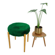 Houten vintage kruk met groen kussen