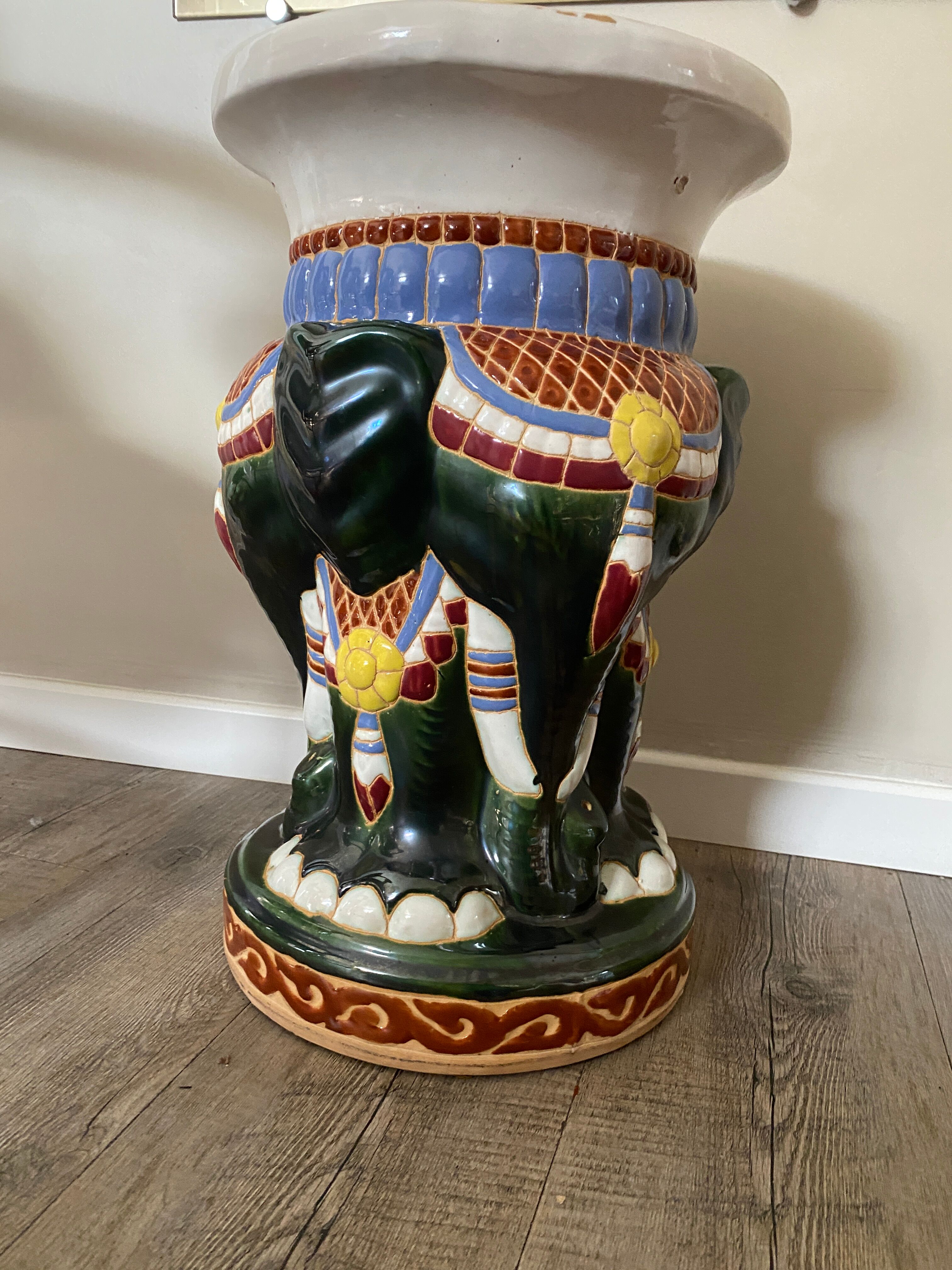 Support plants, vintage side table