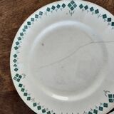 4 flat plates and 1 cake plate Longchamp tart pattern Saida in iron earth 2 flat plates and the cake plate in good condition (signs of wear) 1 cracked plate (see photo) 1 chipped plate (see photo) flat and 1 iettes Longchamp tart cake plate Saida pattern in iron clay