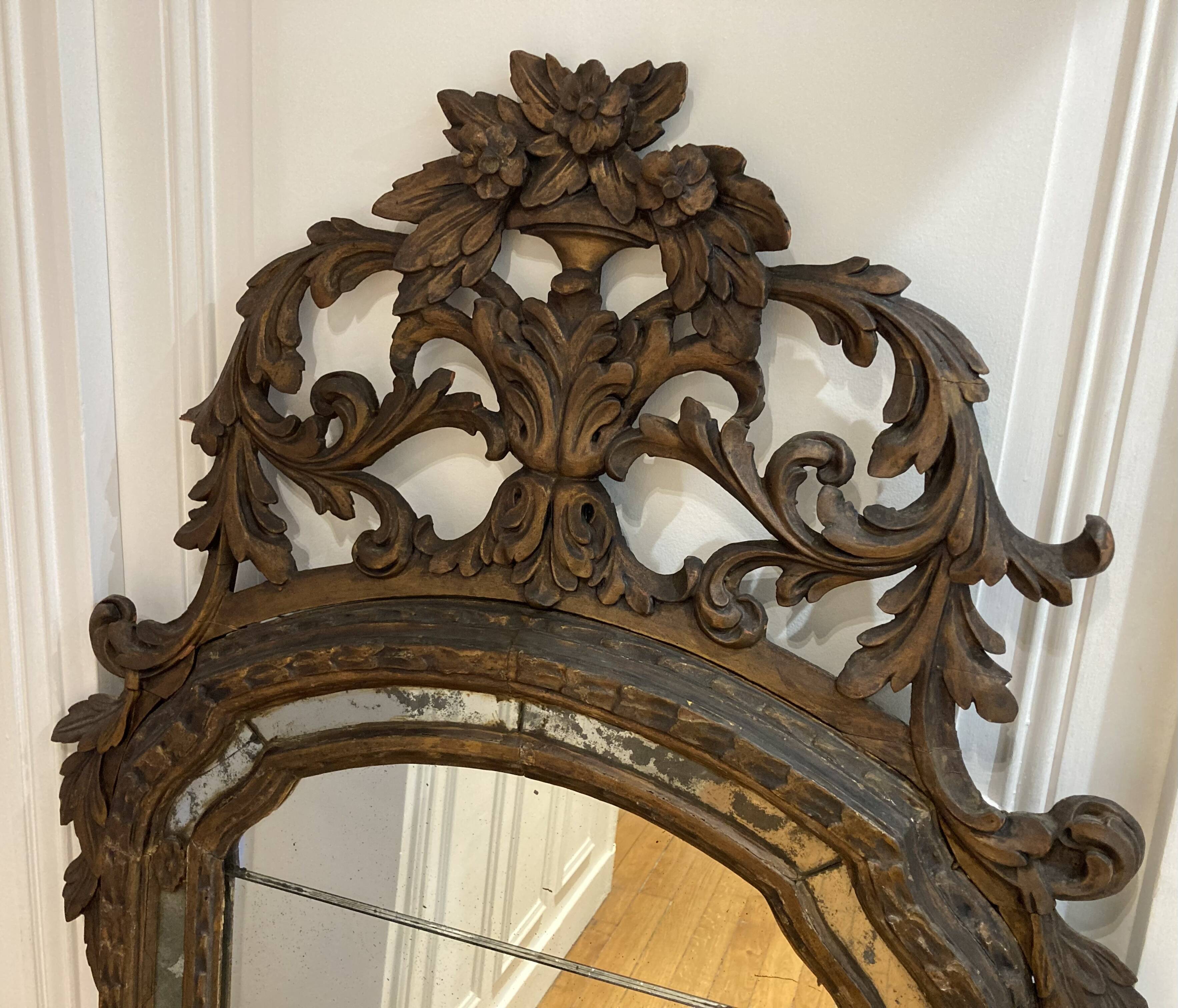 Large mirror or trumeau with beadwork in carved and gilded wood. Italian work from the beginning of the 19th century
