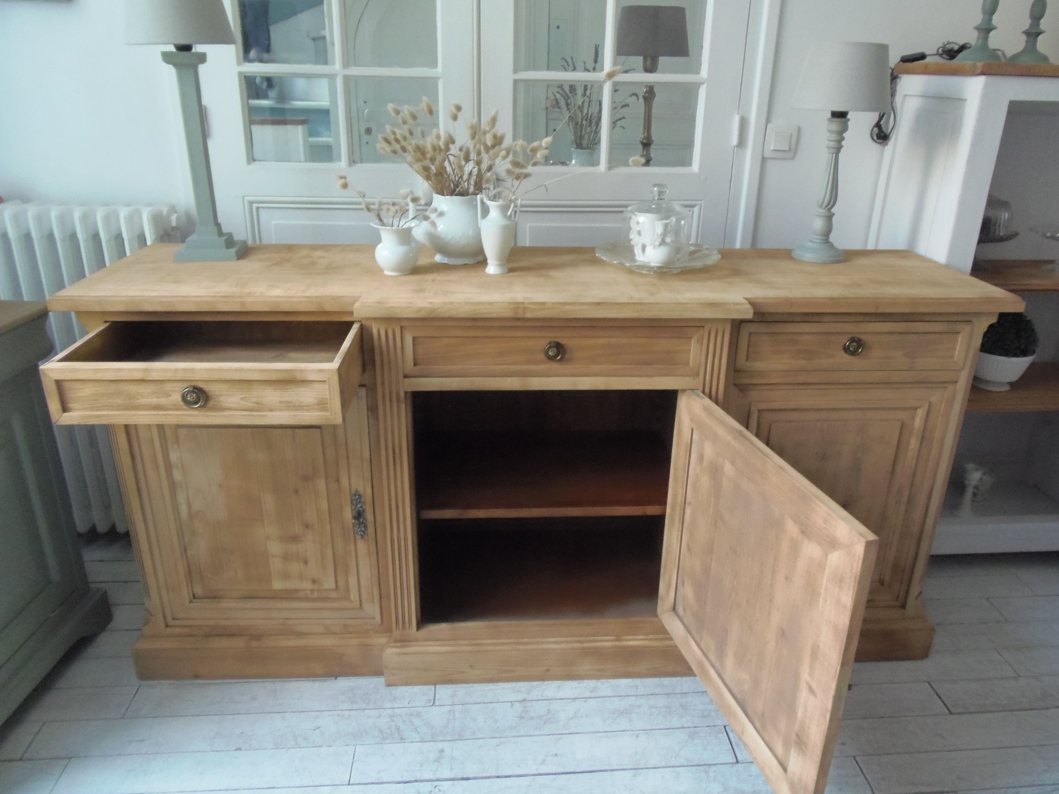 Buffet 3 doors of beautiful Louis XVI style in raw wood
