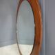 Miroir rond sur placage de teck des années 1960 - 49cm