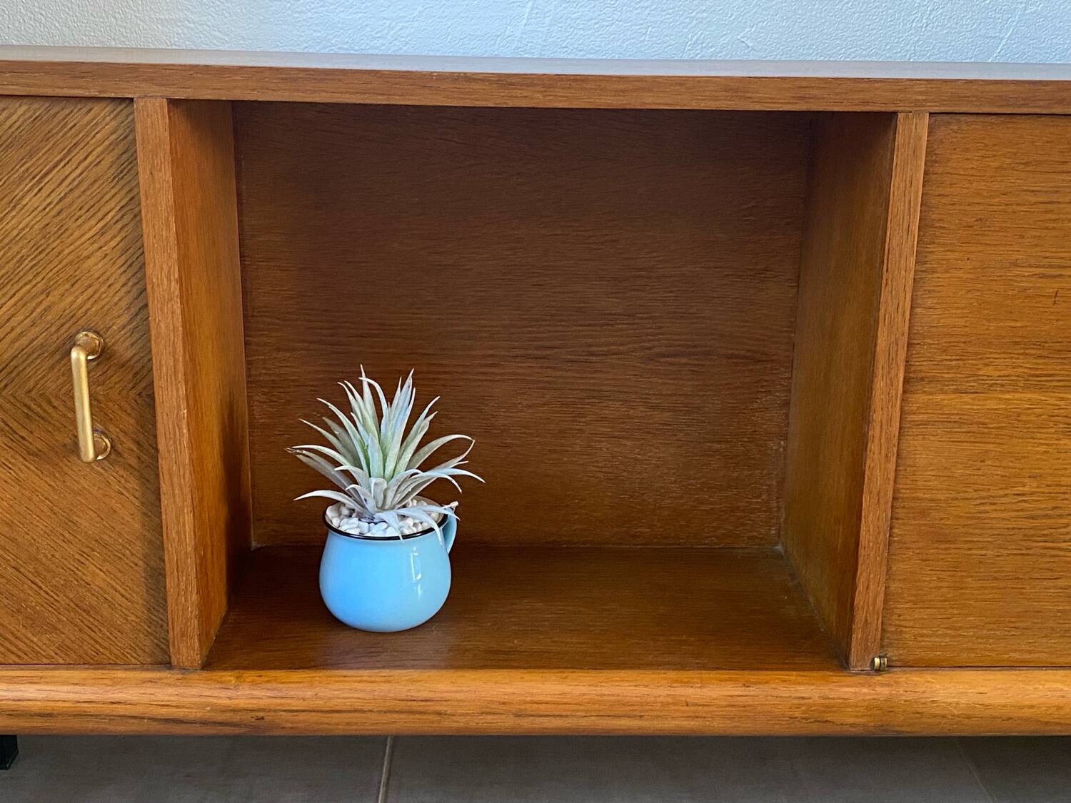 Vintage low oak sideboard (shallow)