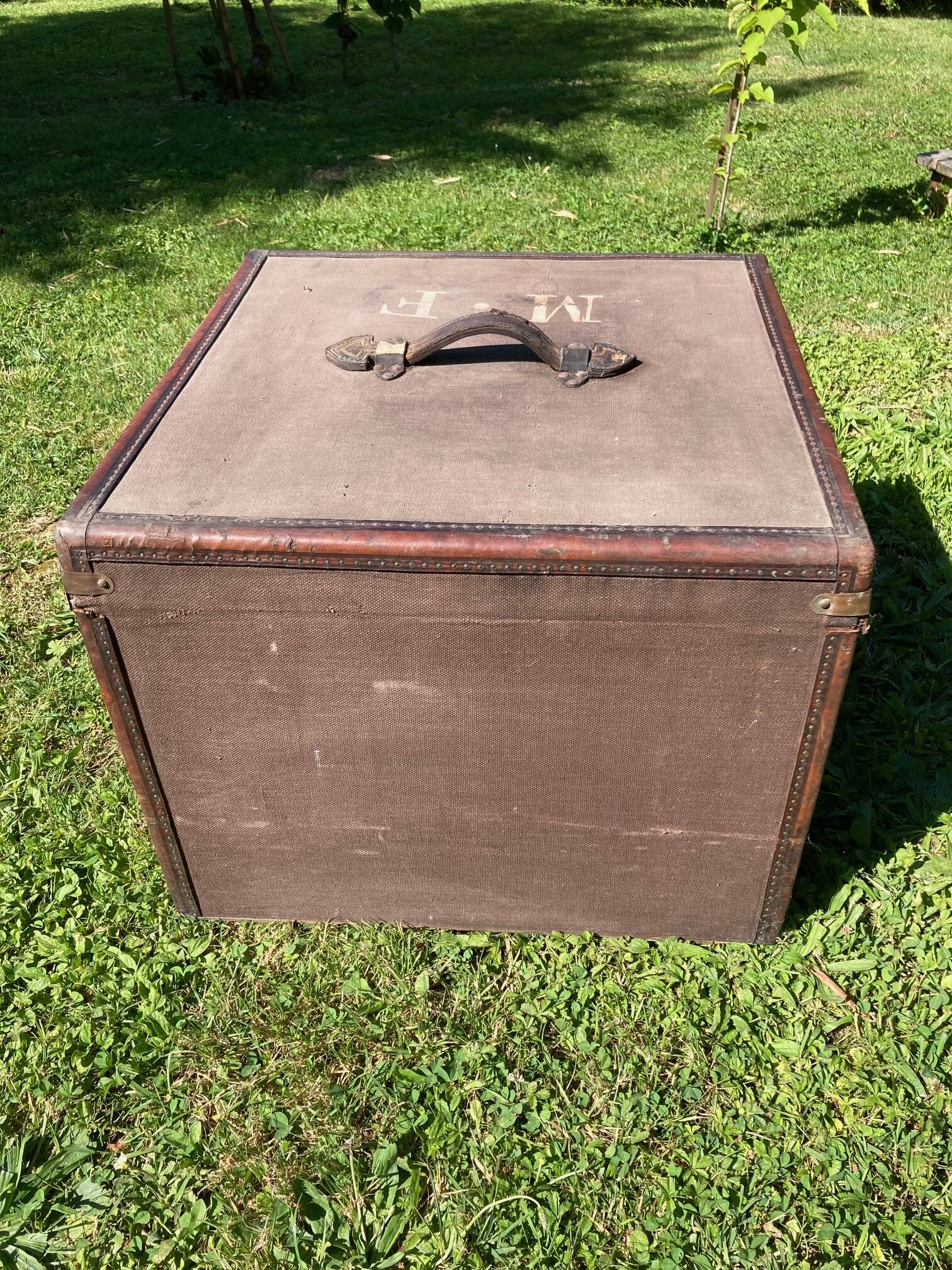 Ancienne malle de voyage, caisse de transport en bois et cuir 1900