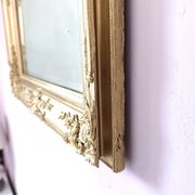 Miroir ancien doré richement sculpté