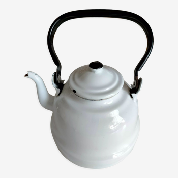 Enamelled kettle