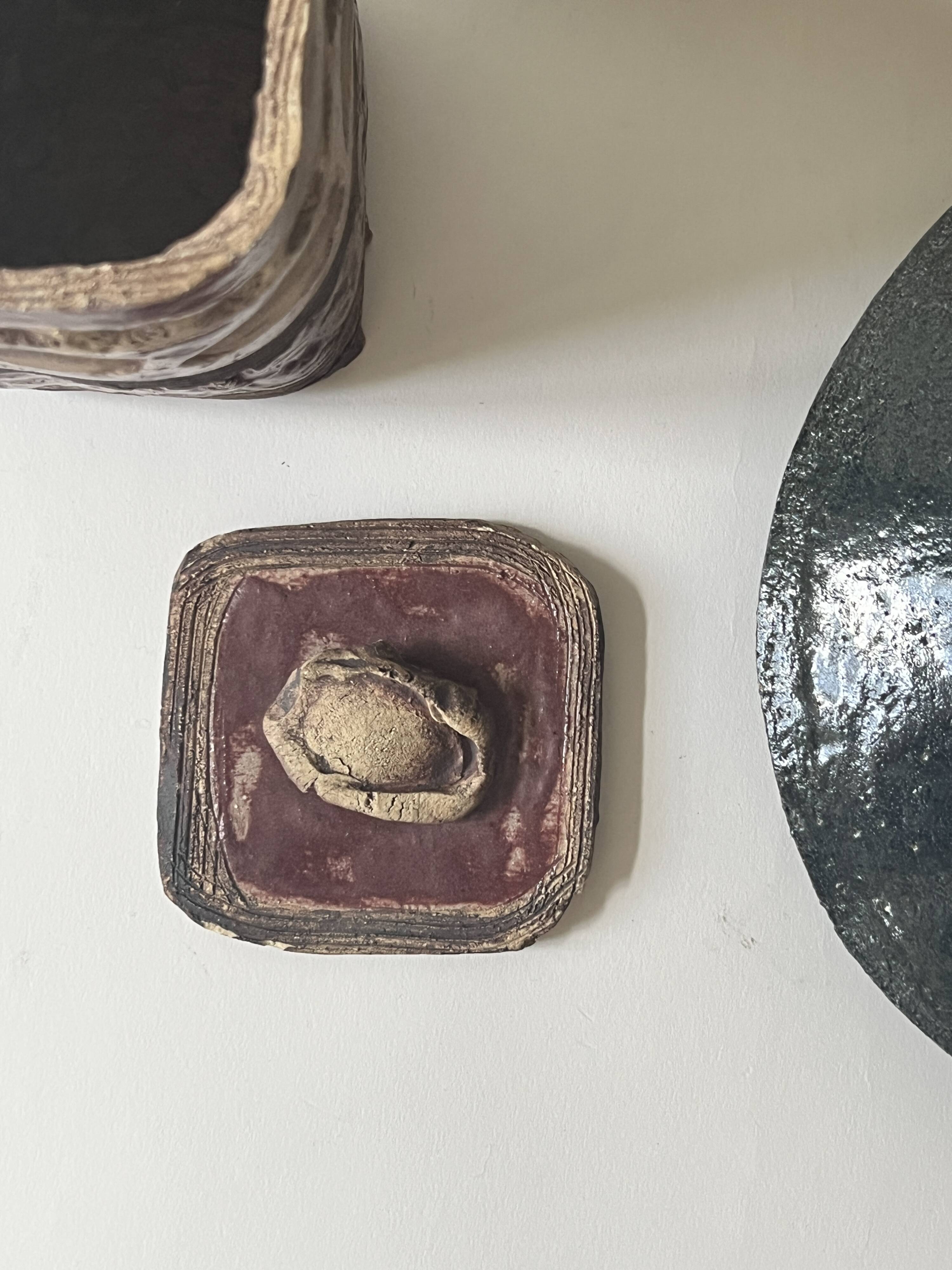 Vintage ceramic closed pocket emptier signed KS