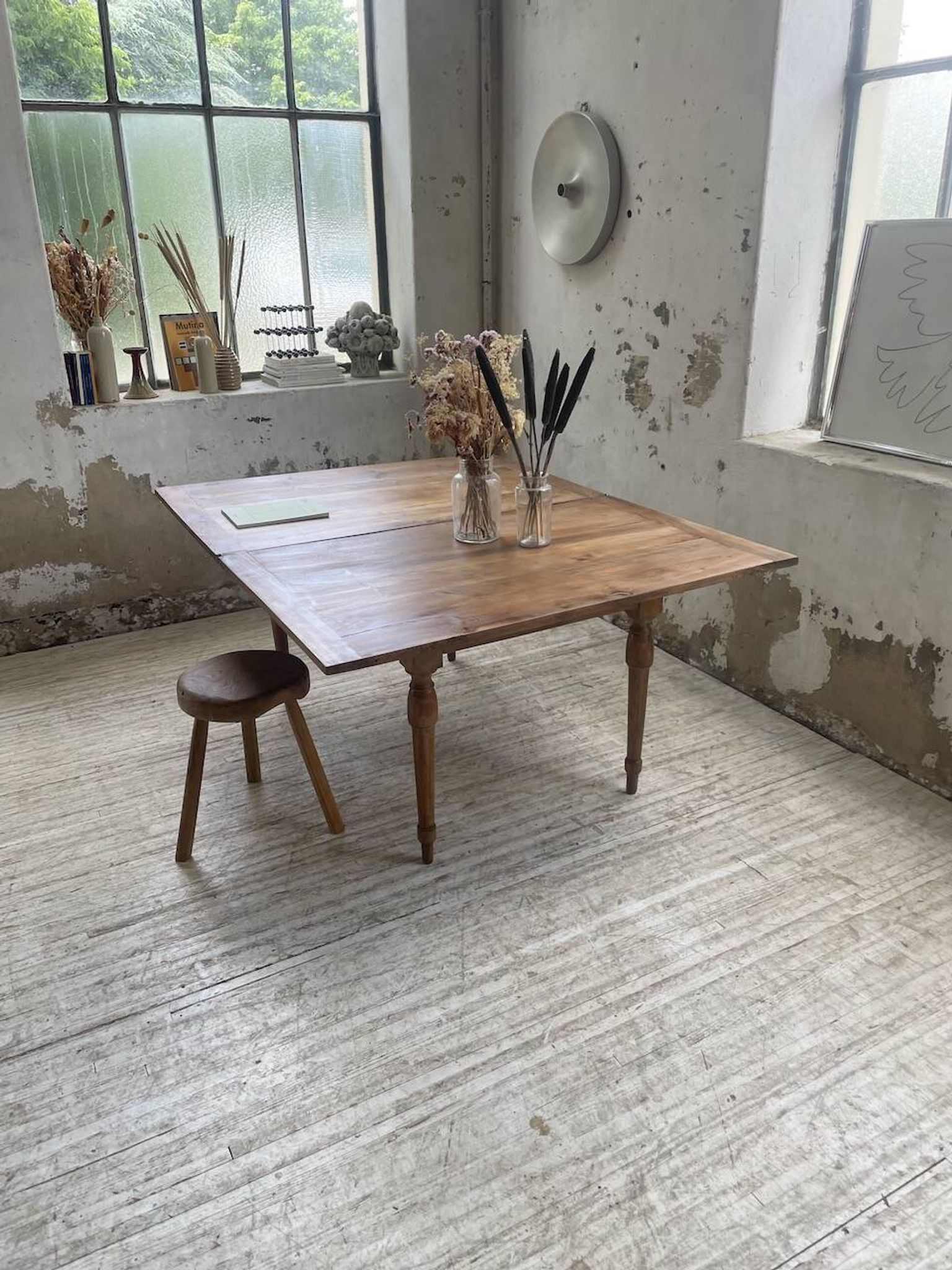 Table de ferme noyer plateau pivotable à allonges