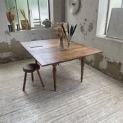 Table de ferme noyer plateau pivotable à allonges