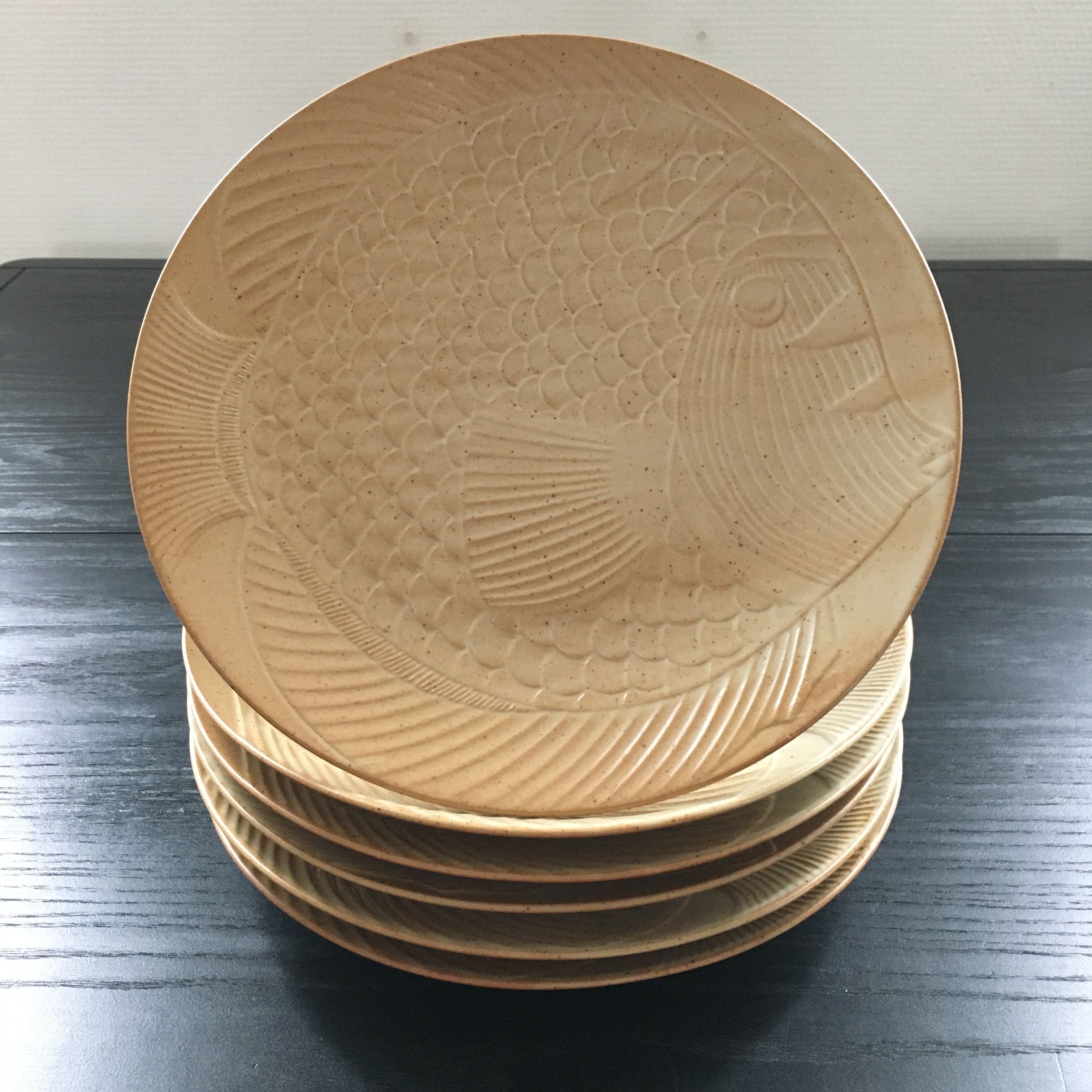 Lot of 6 fish-decorated plates.