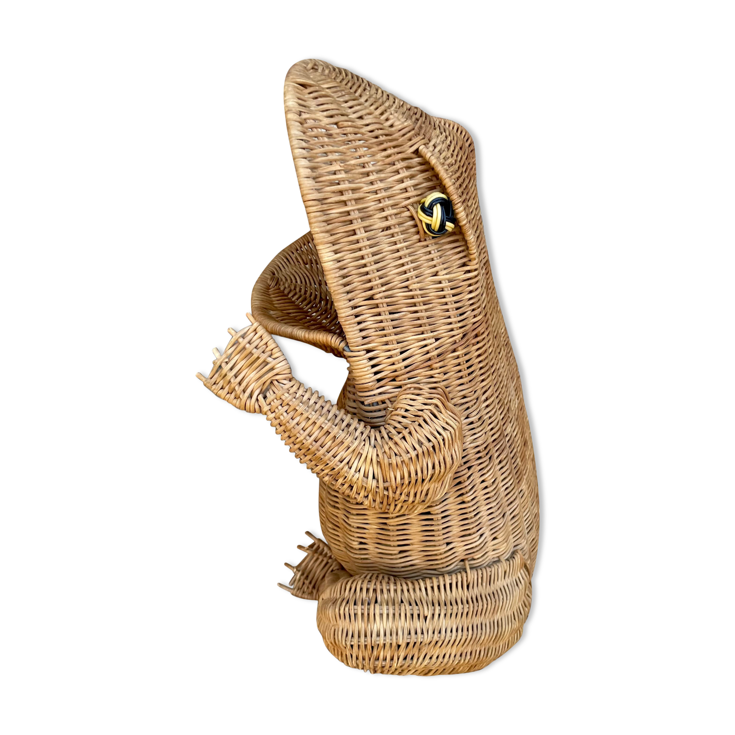 Rattan frog magazine holder