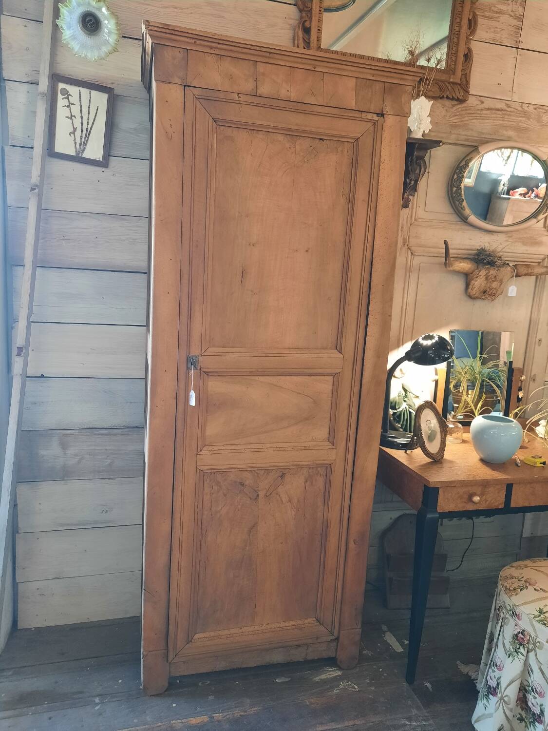 Hosiery cabinet