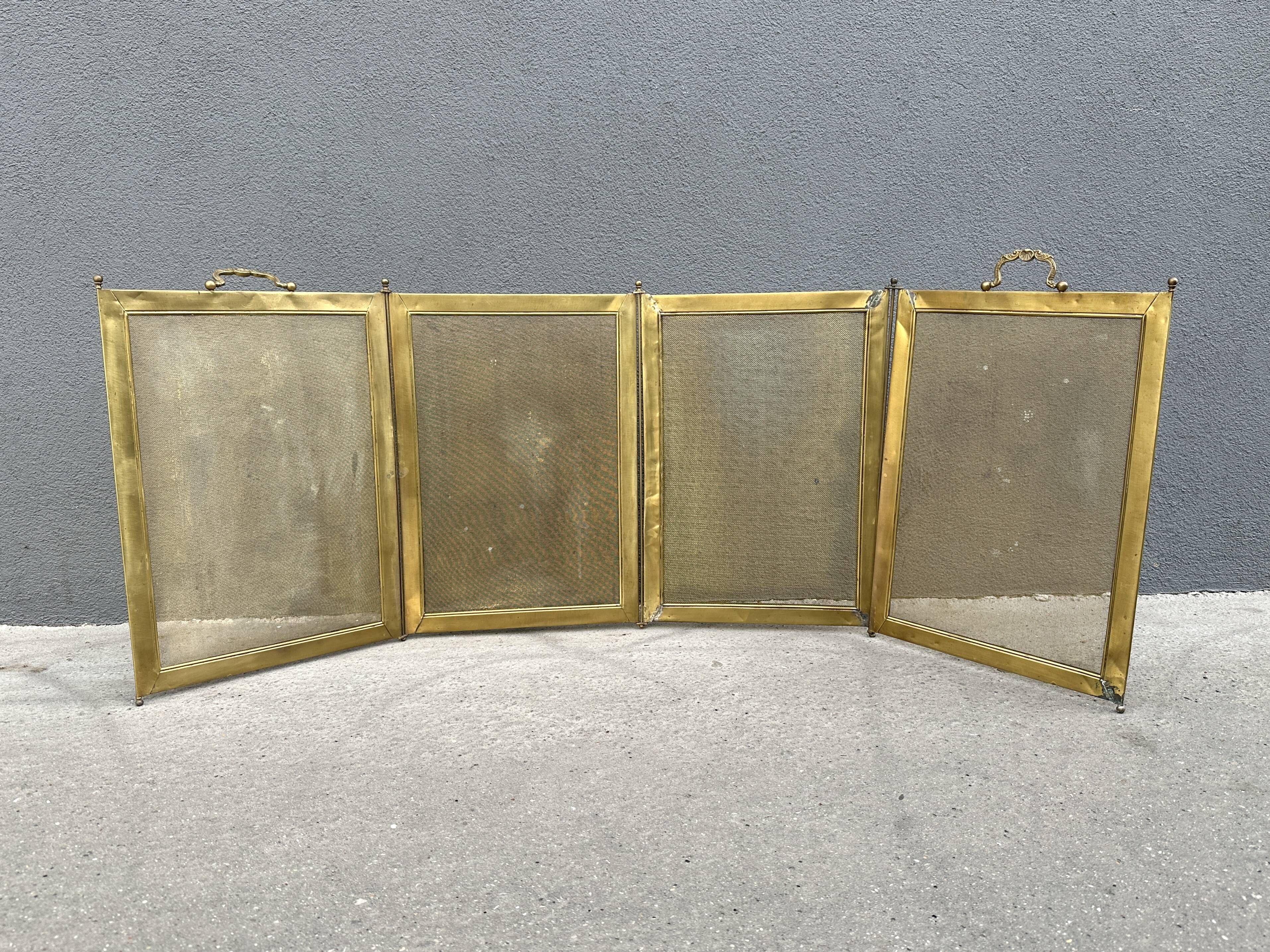 Antique brass fireplace screen from the 19th century by Bouhon Frères.