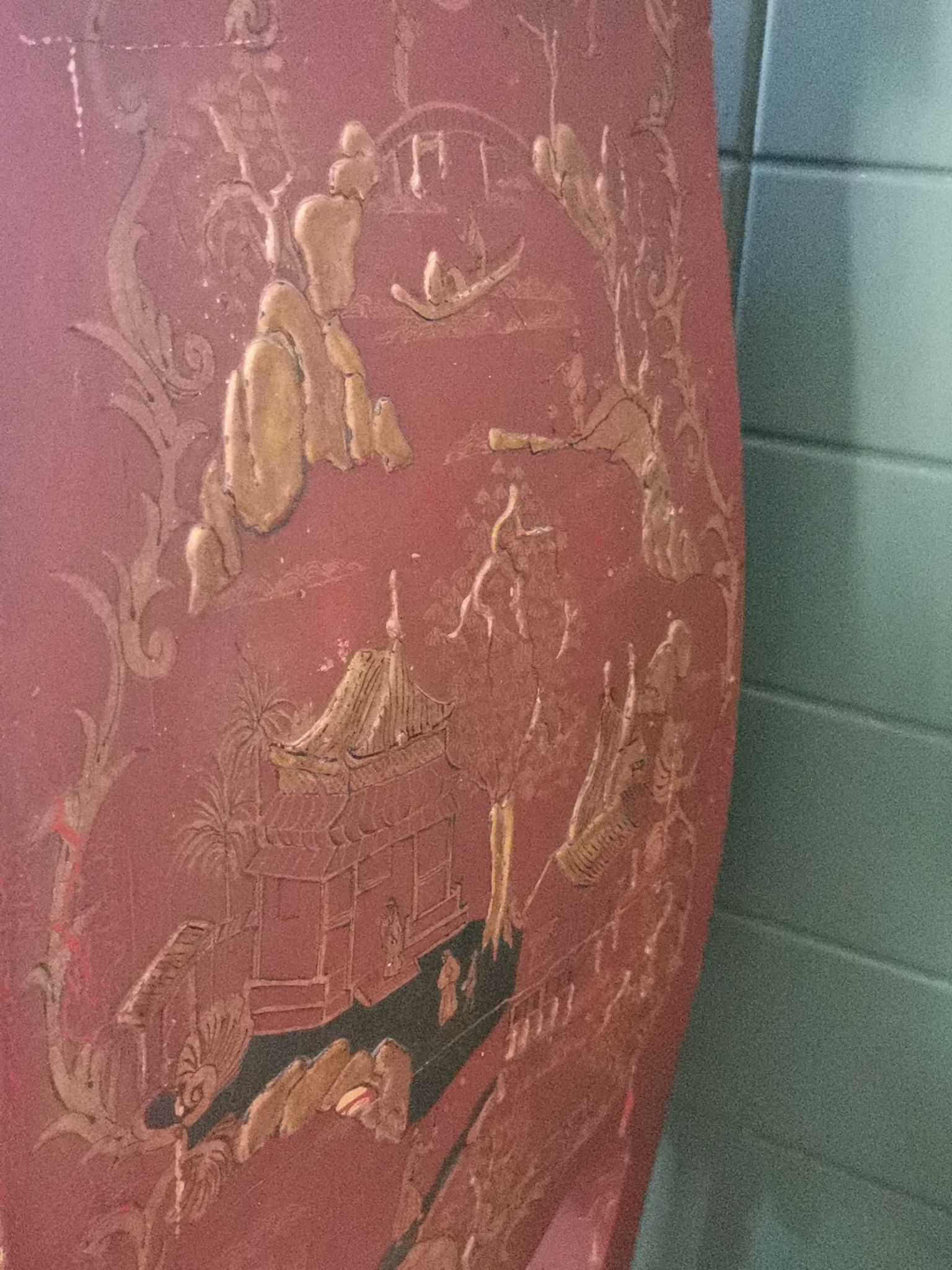 French XIX jumping chest of drawers in Chinese lacquer ox and golden blood
