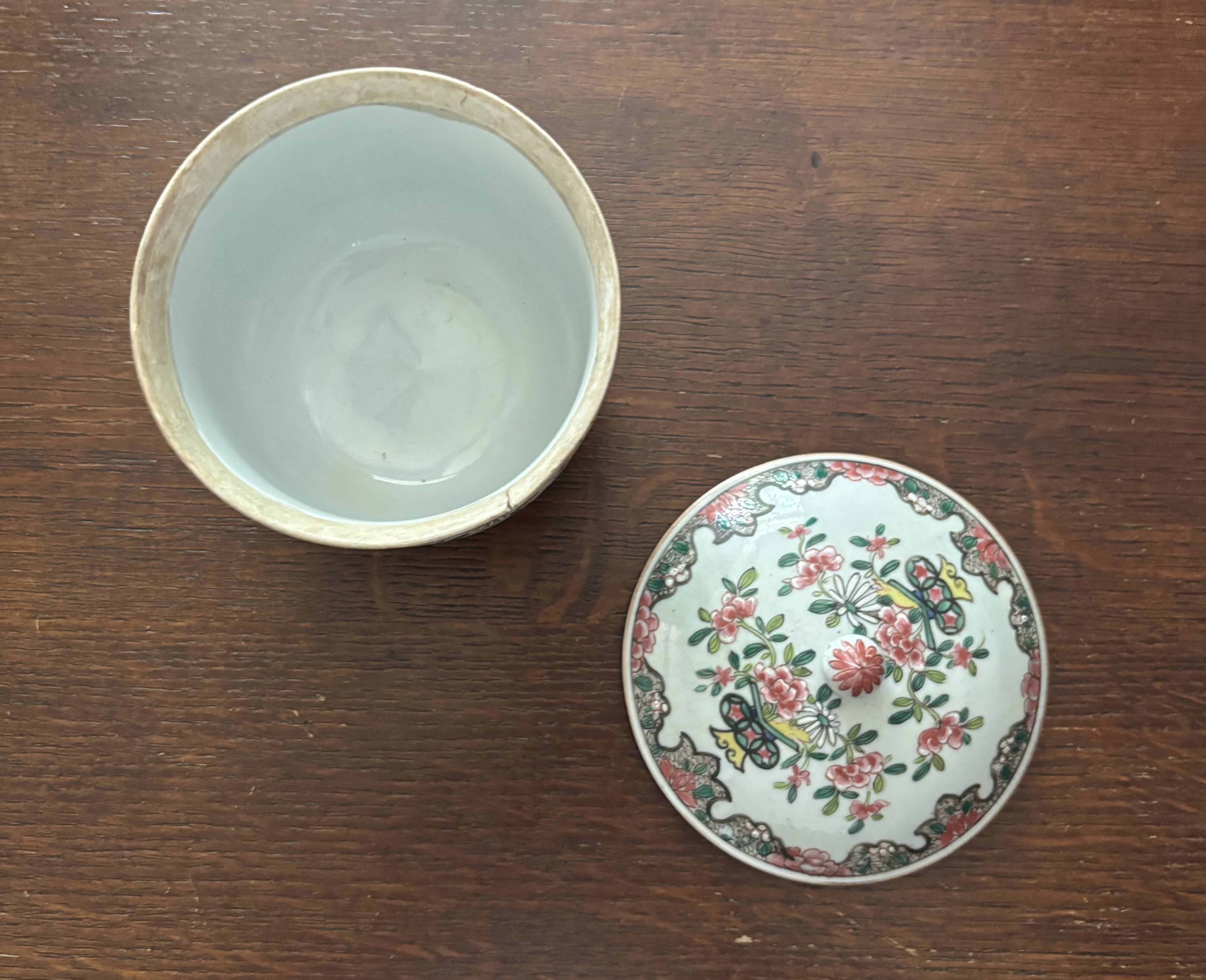 Small covered porcelain pot Compagnie des Indes H 12 cm 18th century