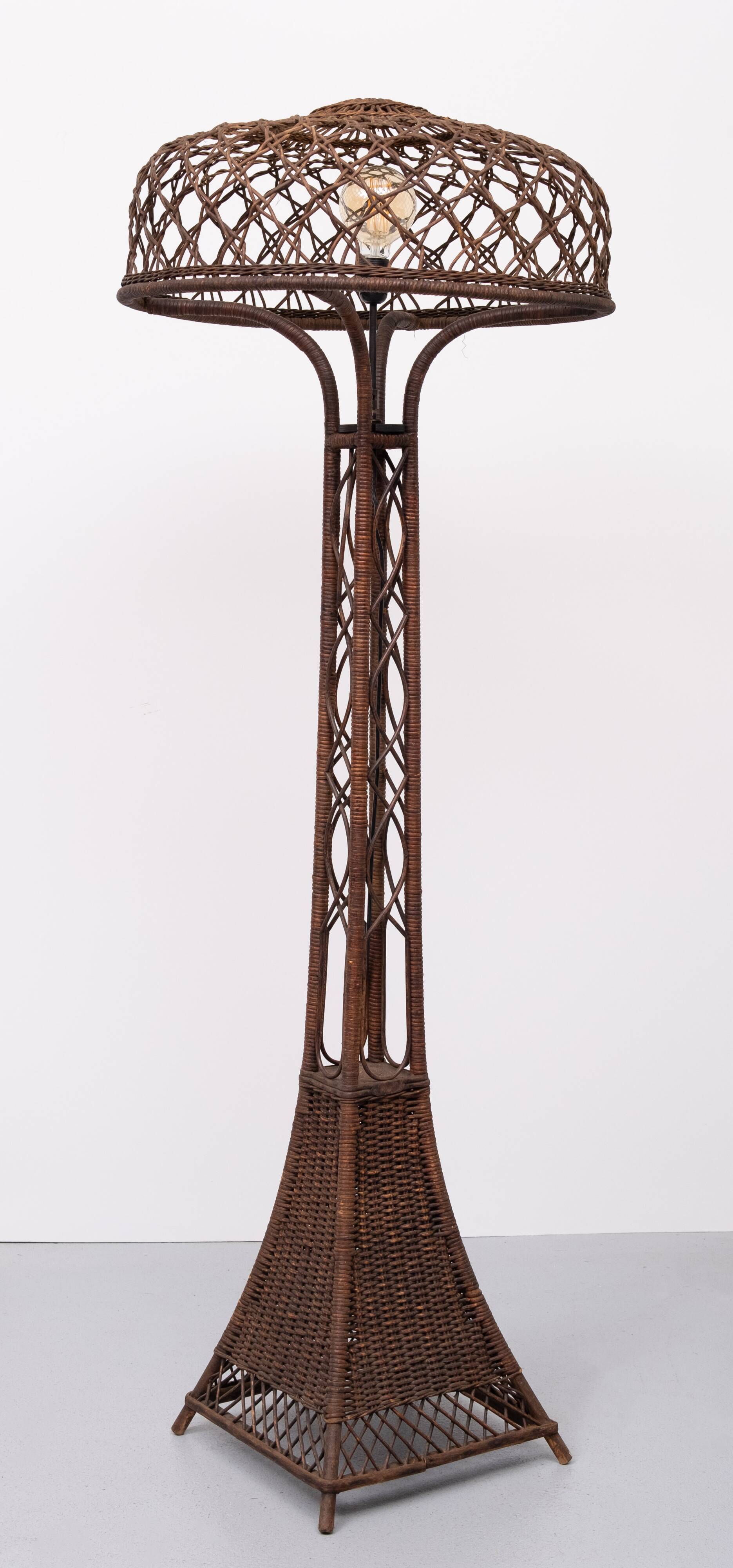 Stunning Wicker floor lamp 1920s Manufacture by L.p.h. de Ridder Amsterdam