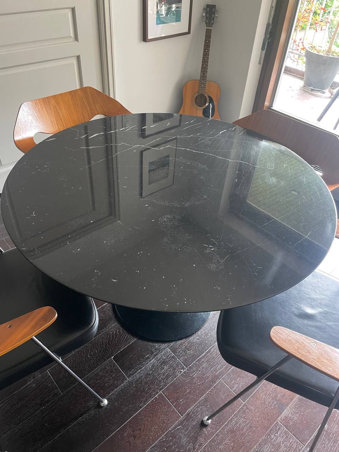 Saarinen Knoll round table in maquina black marble 120cm
