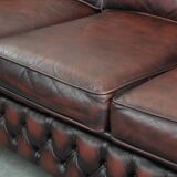 Red 2.5-seater Chesterfield sofa on wheels in English style