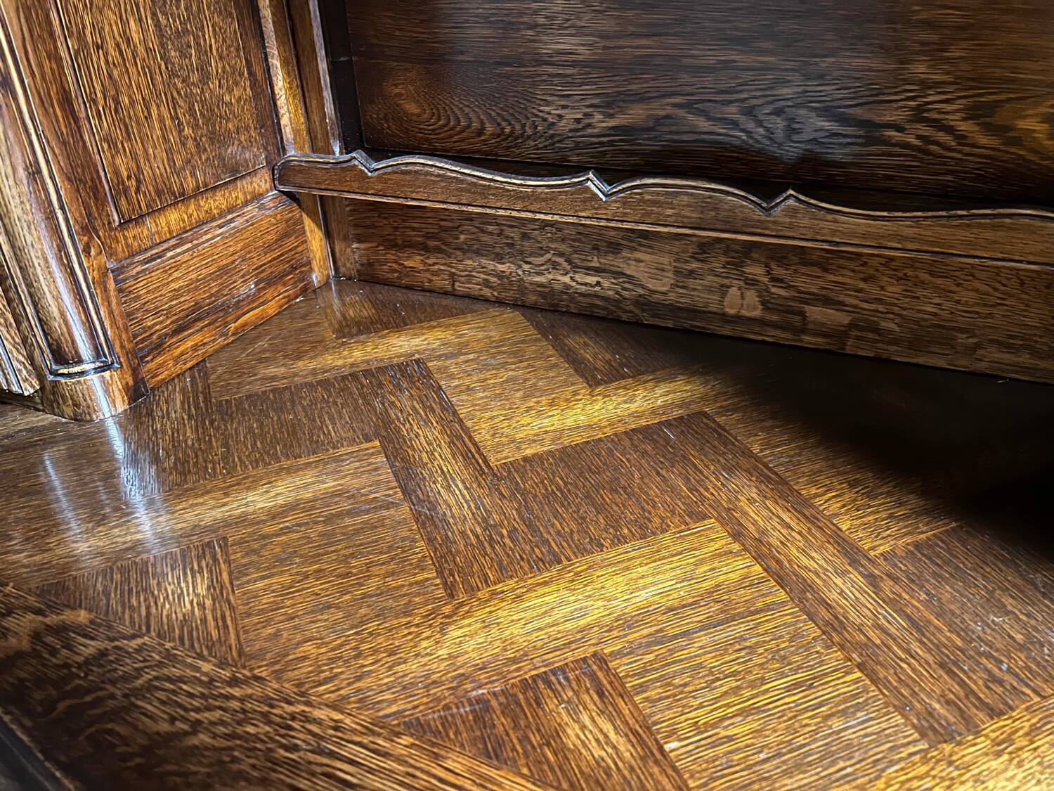 Solid wood dining room sideboard