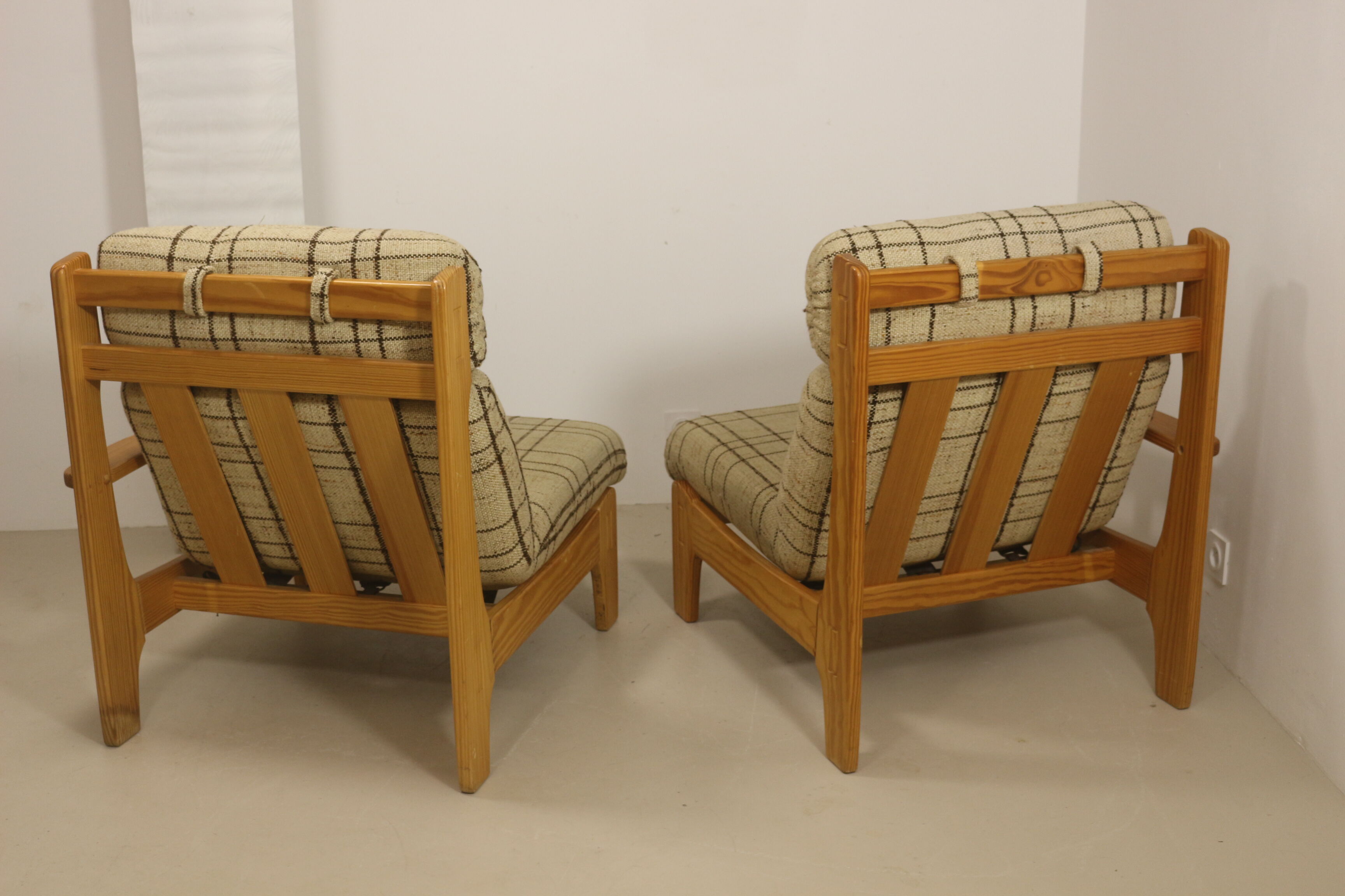 Sofa 2 places convertible into armchairs year 70-80 Solid pine.