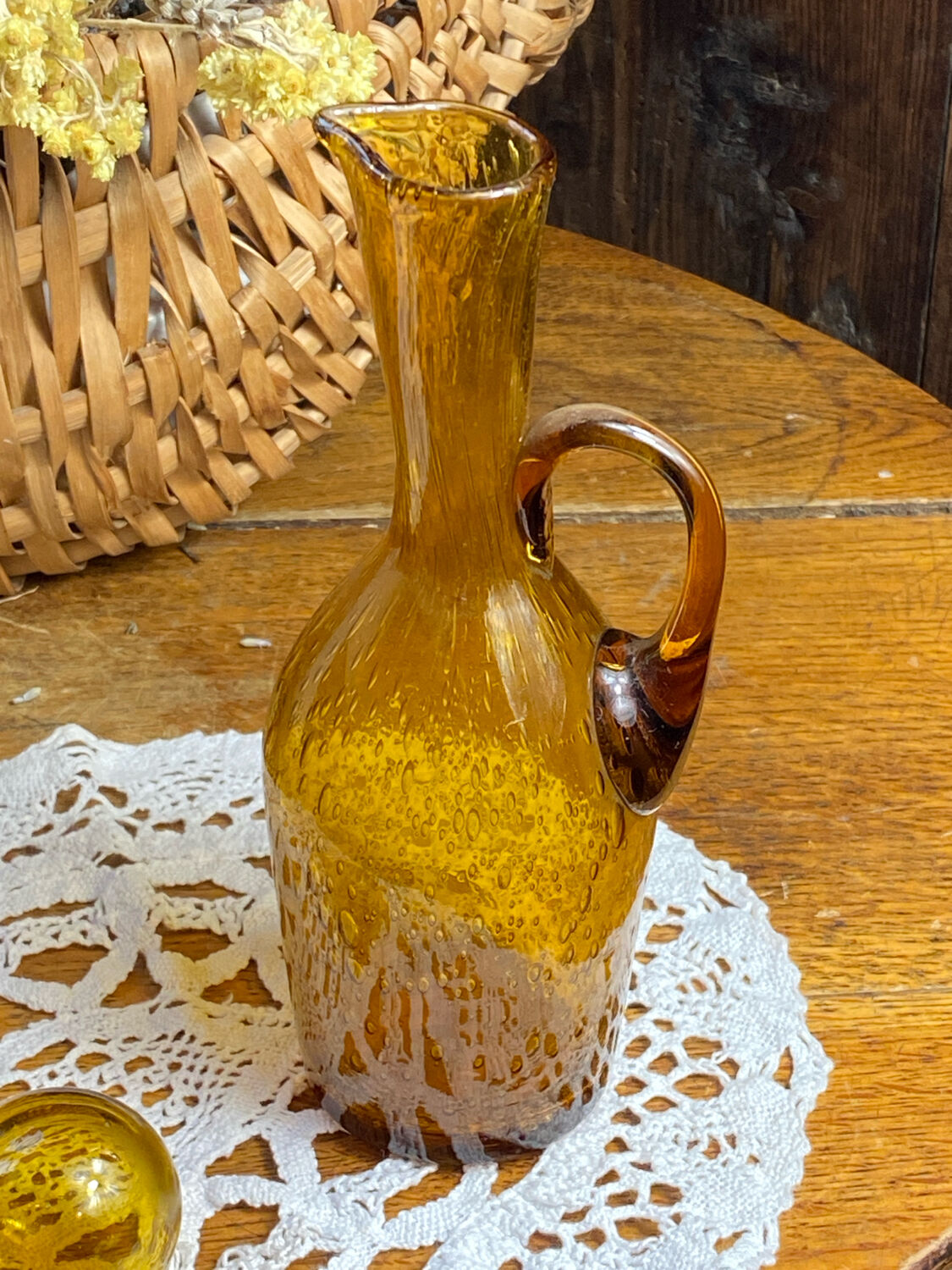 Blown glass oil dispenser with bubbles