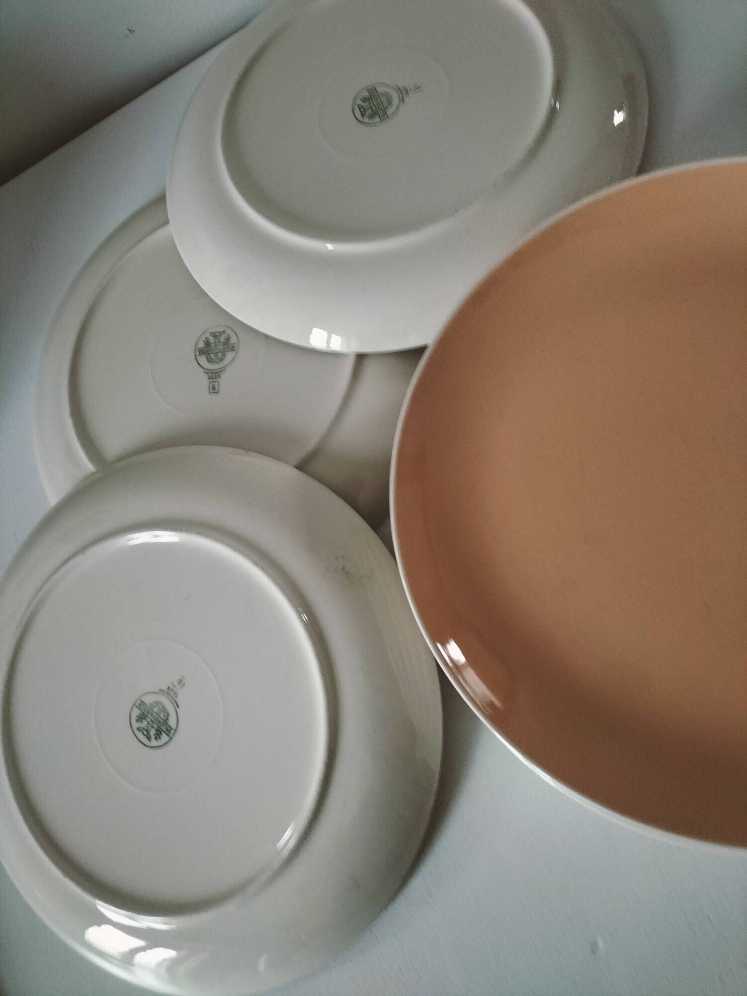 Set of 8 Villeroy & Boch Saar pattern plates, powder pink, 1950s