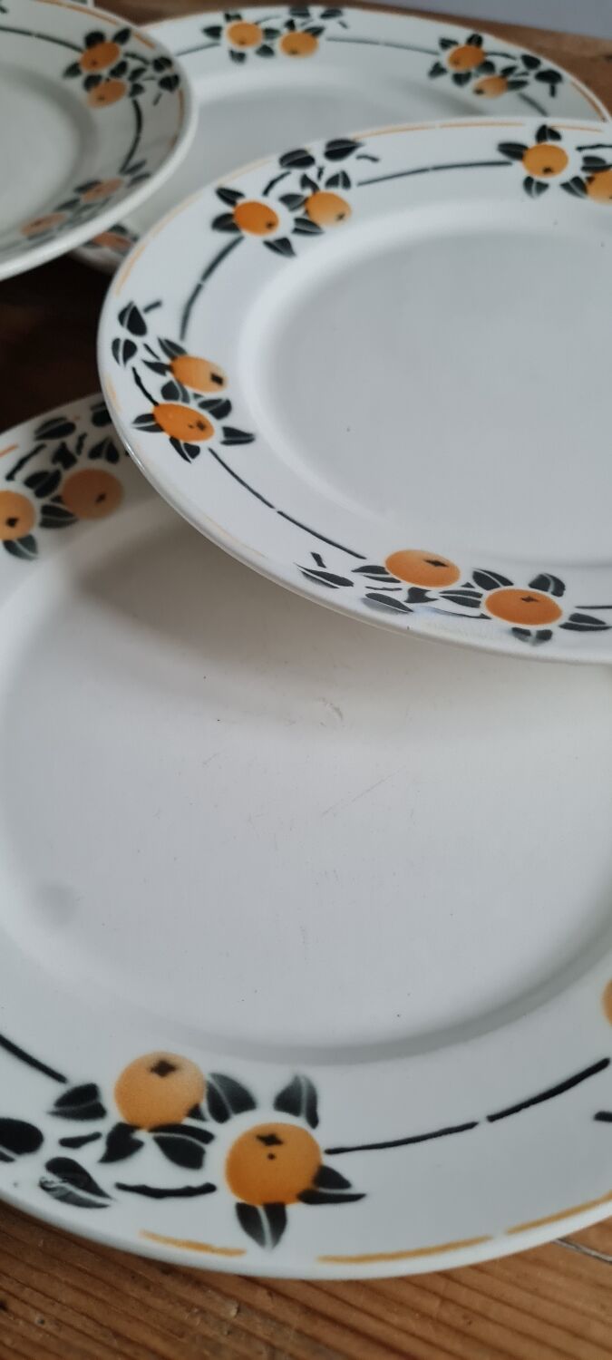 Service of 7 plates in earthenware