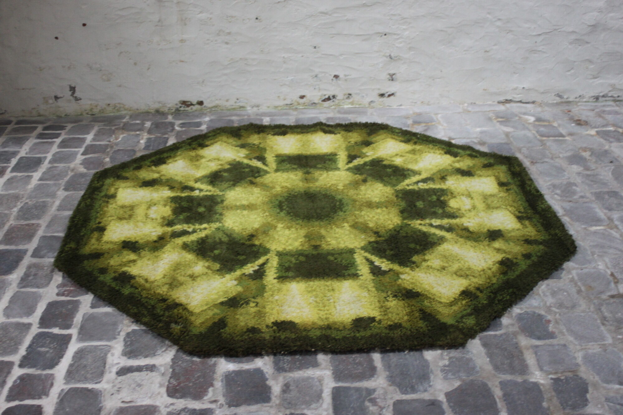 Octagonal green space age decor wool rug "Capri" by Louis Depoortere, Belgium 1970s.