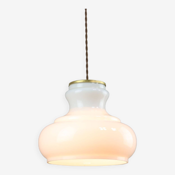 Lampe à suspension mid-century en laiton et opaline, italie