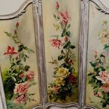 Screen has three Louis XV style panels in patinated wood XX century