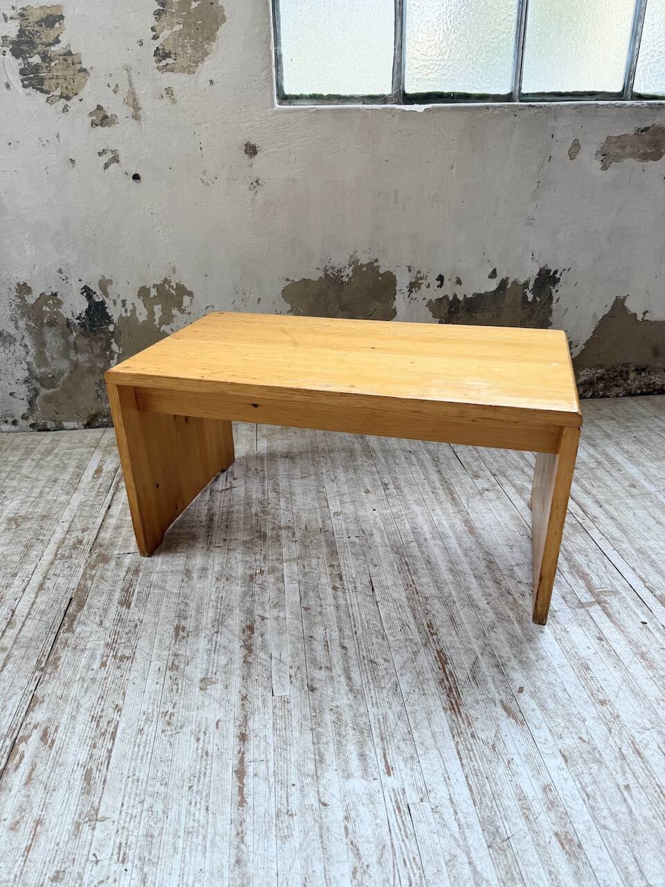Coffee table in Perriand style, Les Arcs 1800.
