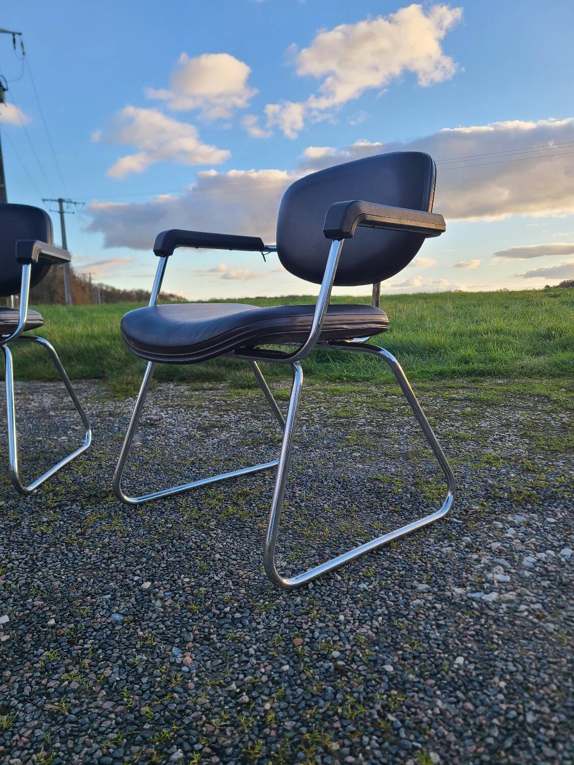 Pair of Unimob Lingua 97 armchairs