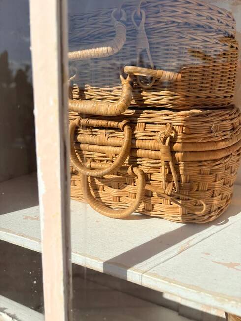 Petite armoire vitrée « Pâquerette »