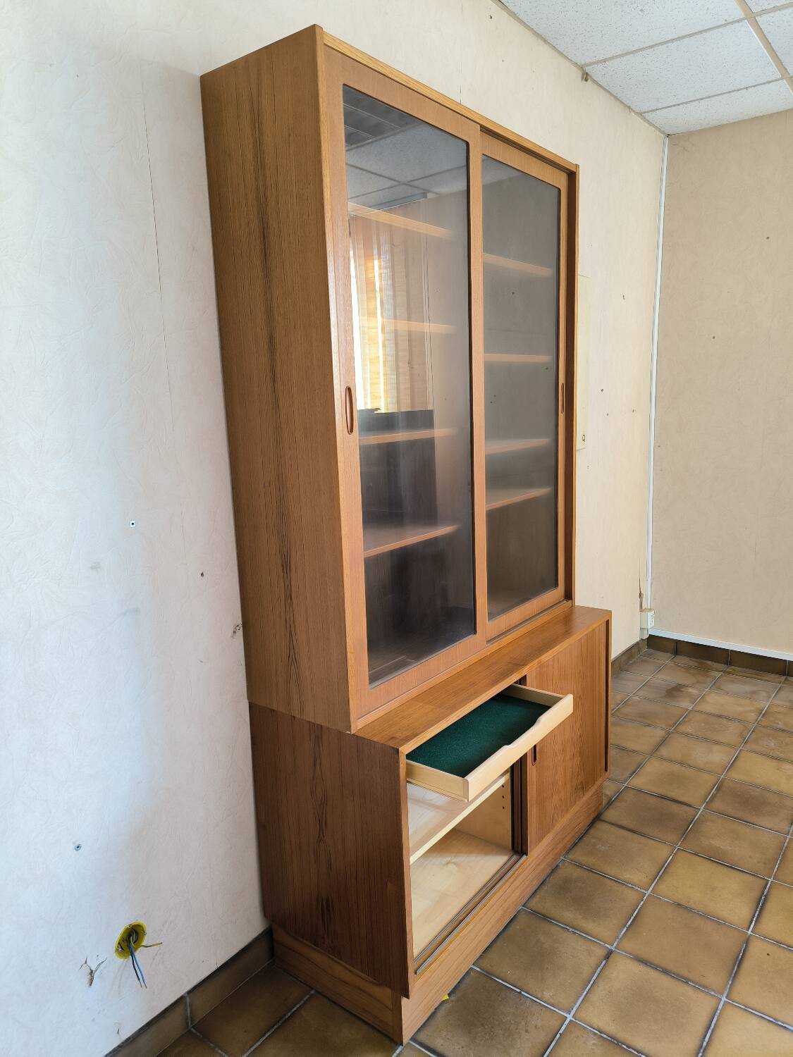 Hundevad Scandinavian display bookcase