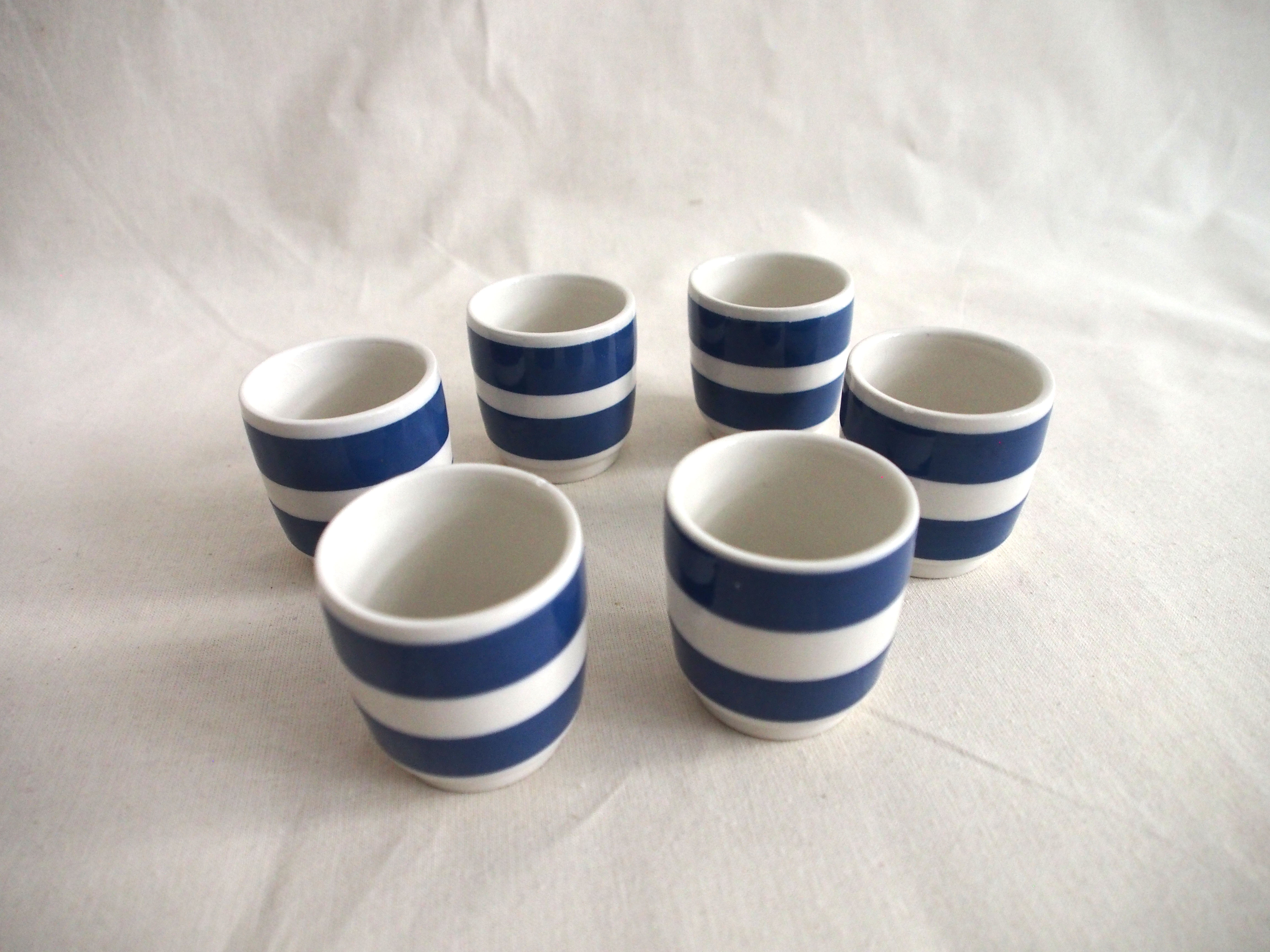Series of 6 earthenware cockroaches