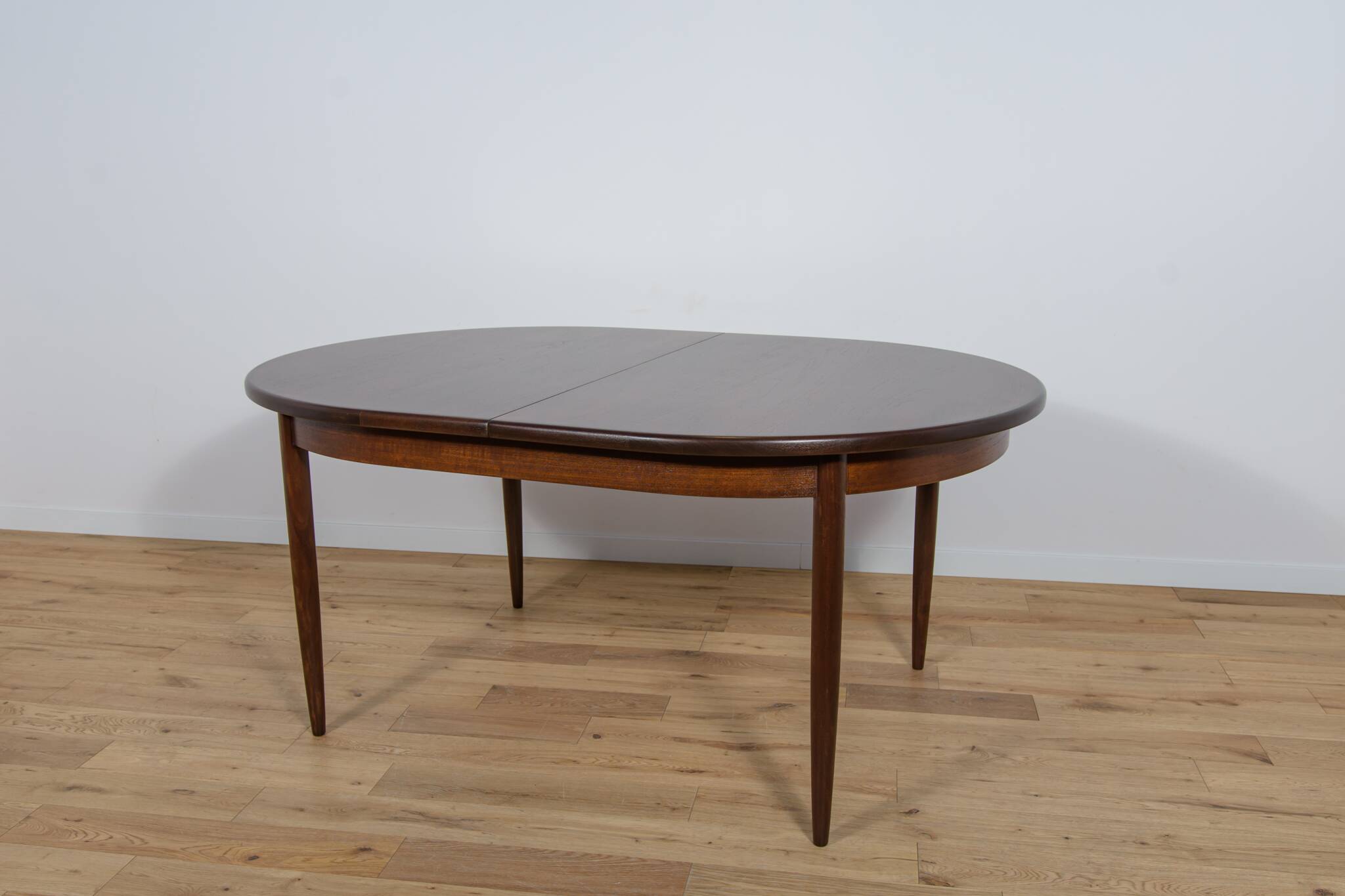 Mid-Century Oval Dining Table in Teak from G-Plan, 1960s