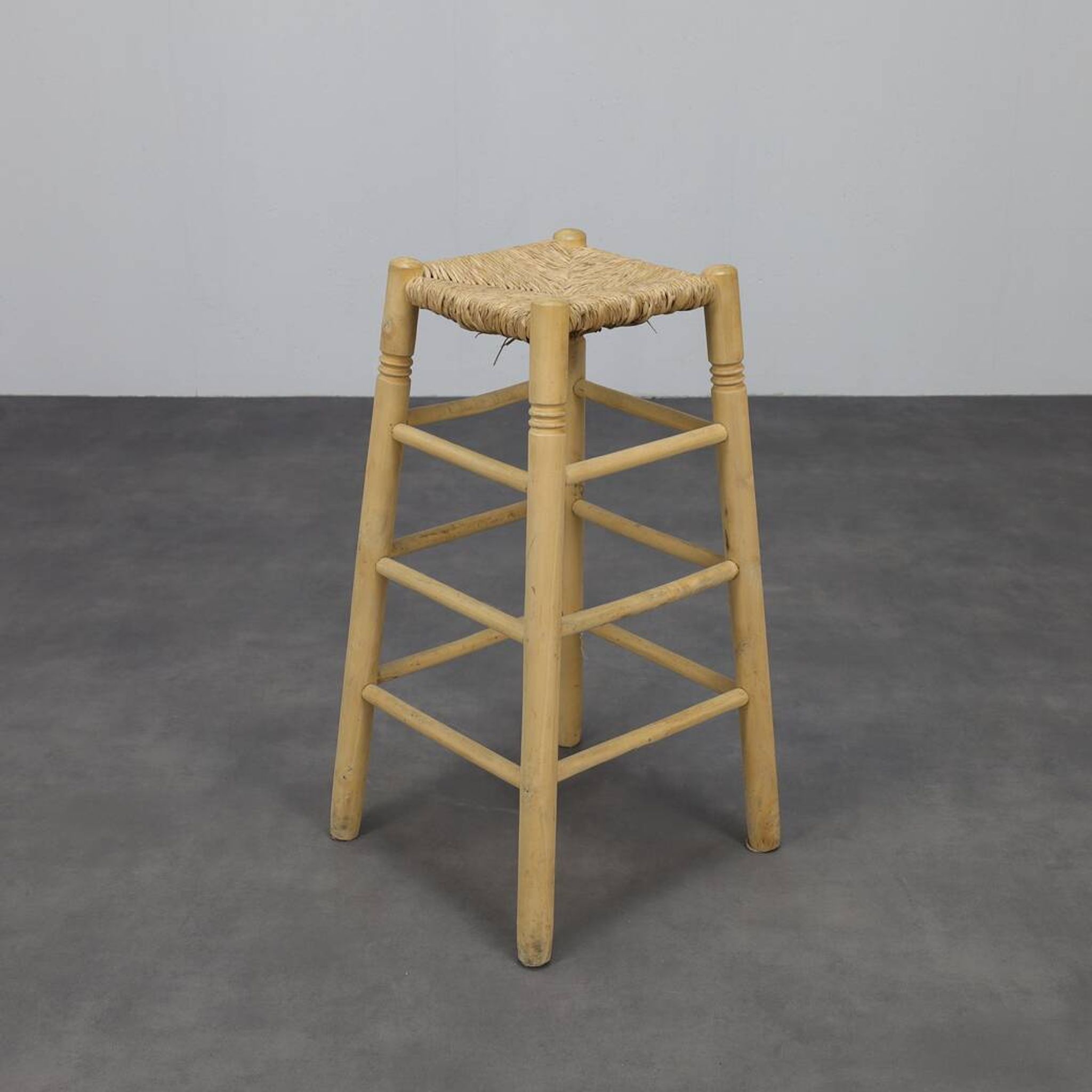 Ensemble de 4 tabourets de bar en bois et rotin, années 1970
