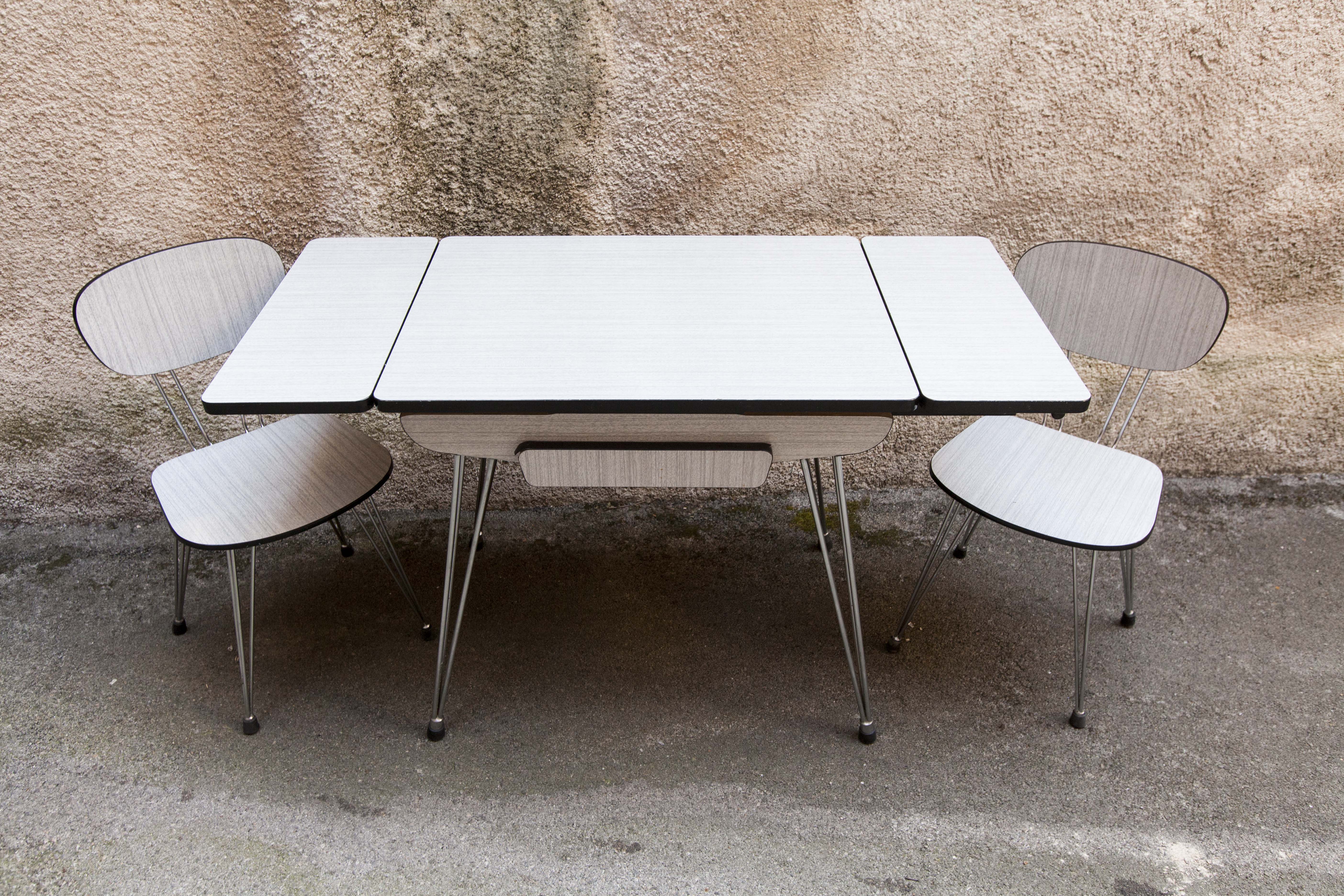Set table formica and 2 chairs