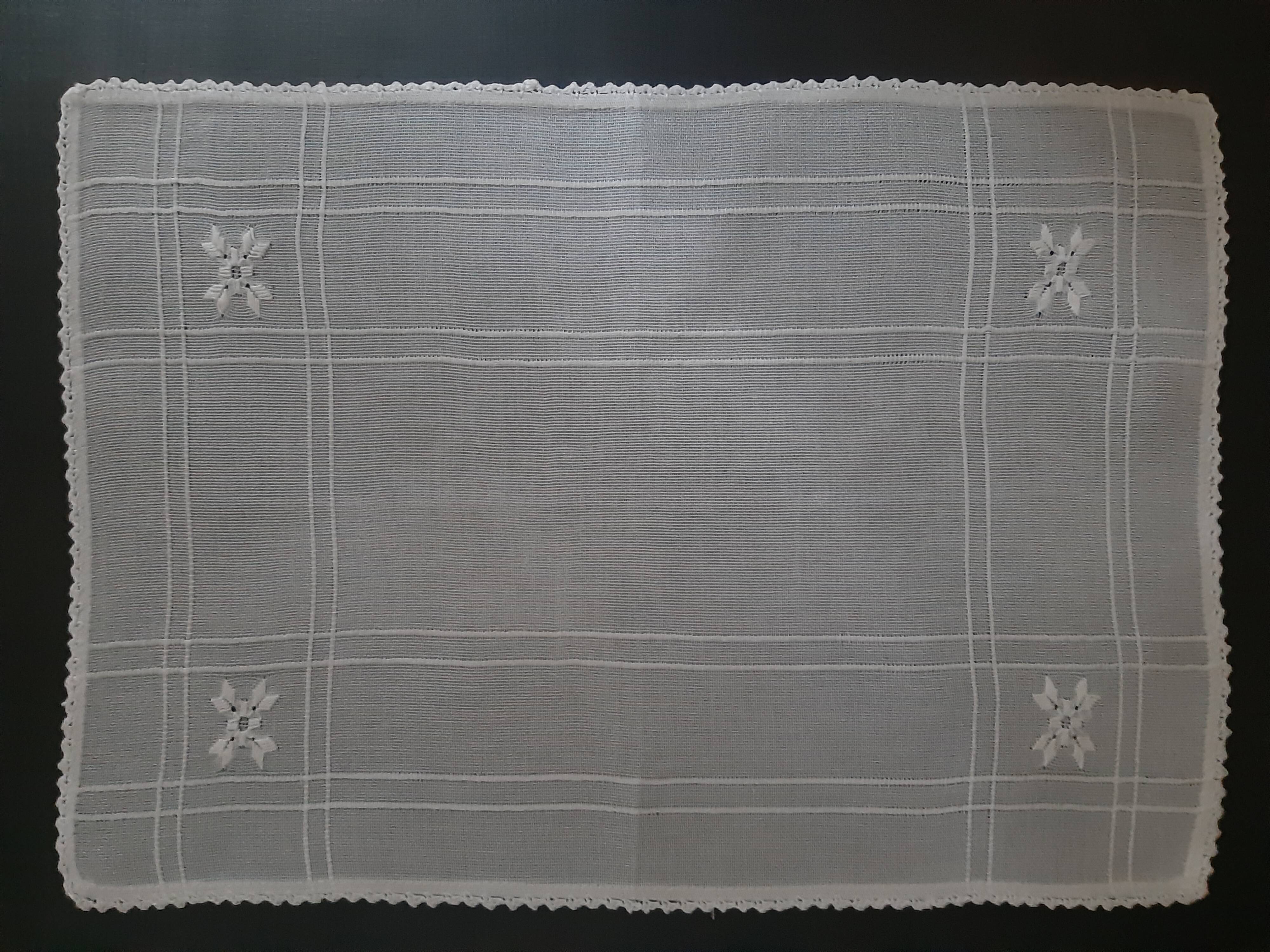 6 towels and table path