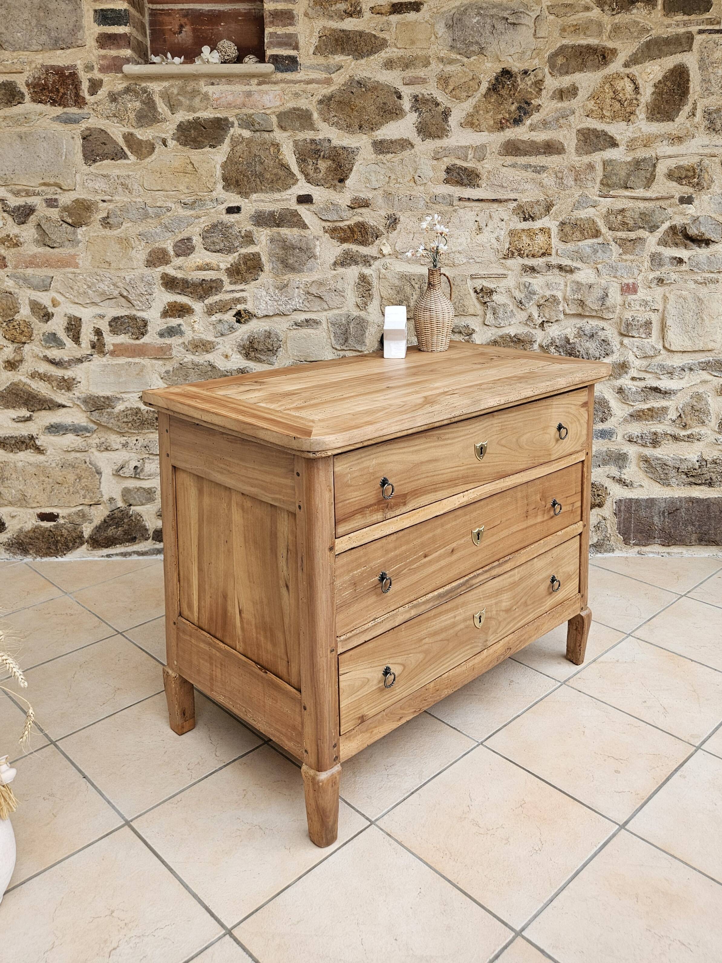 Antique chest of drawers