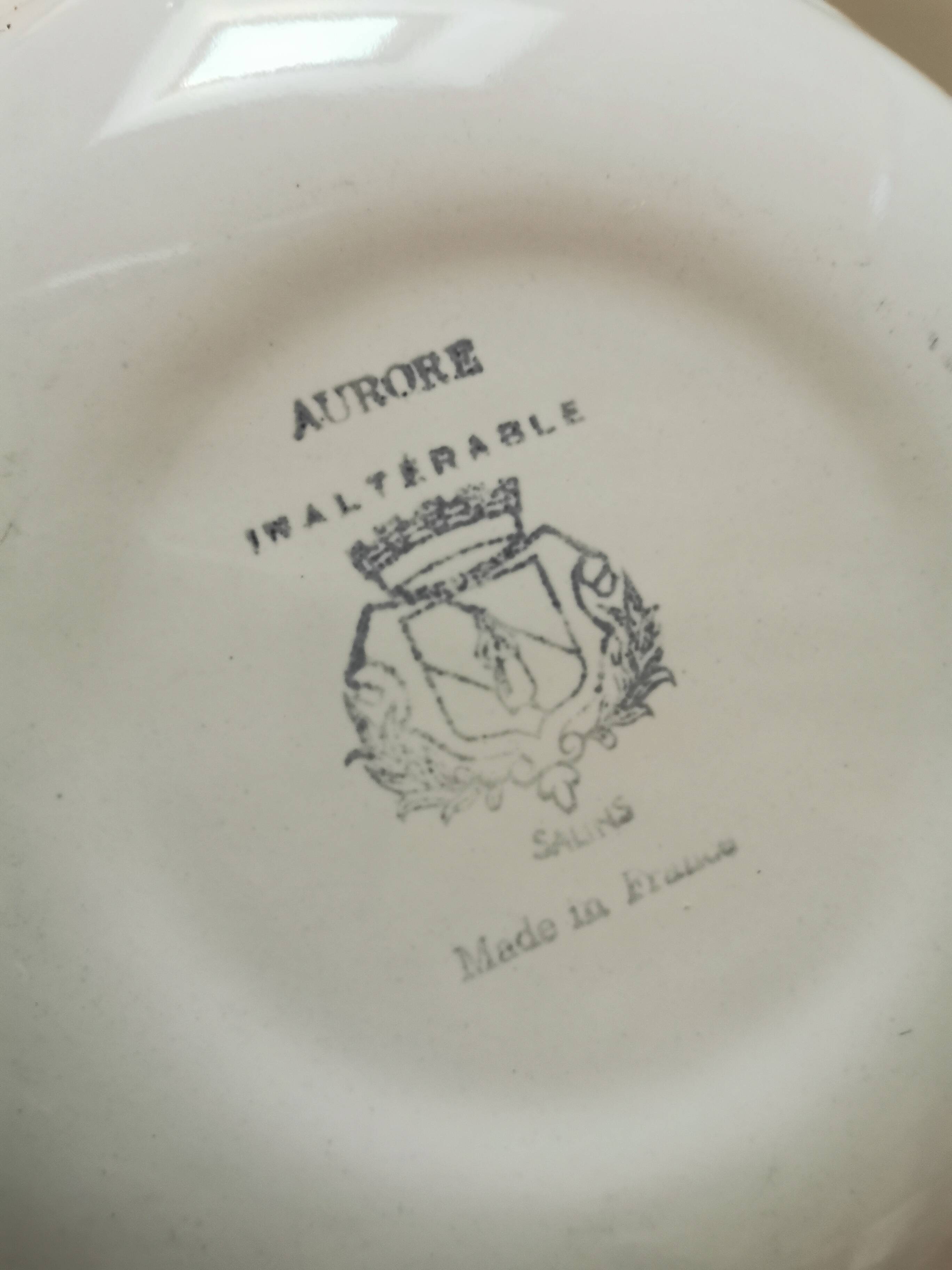 Ceramic fish service