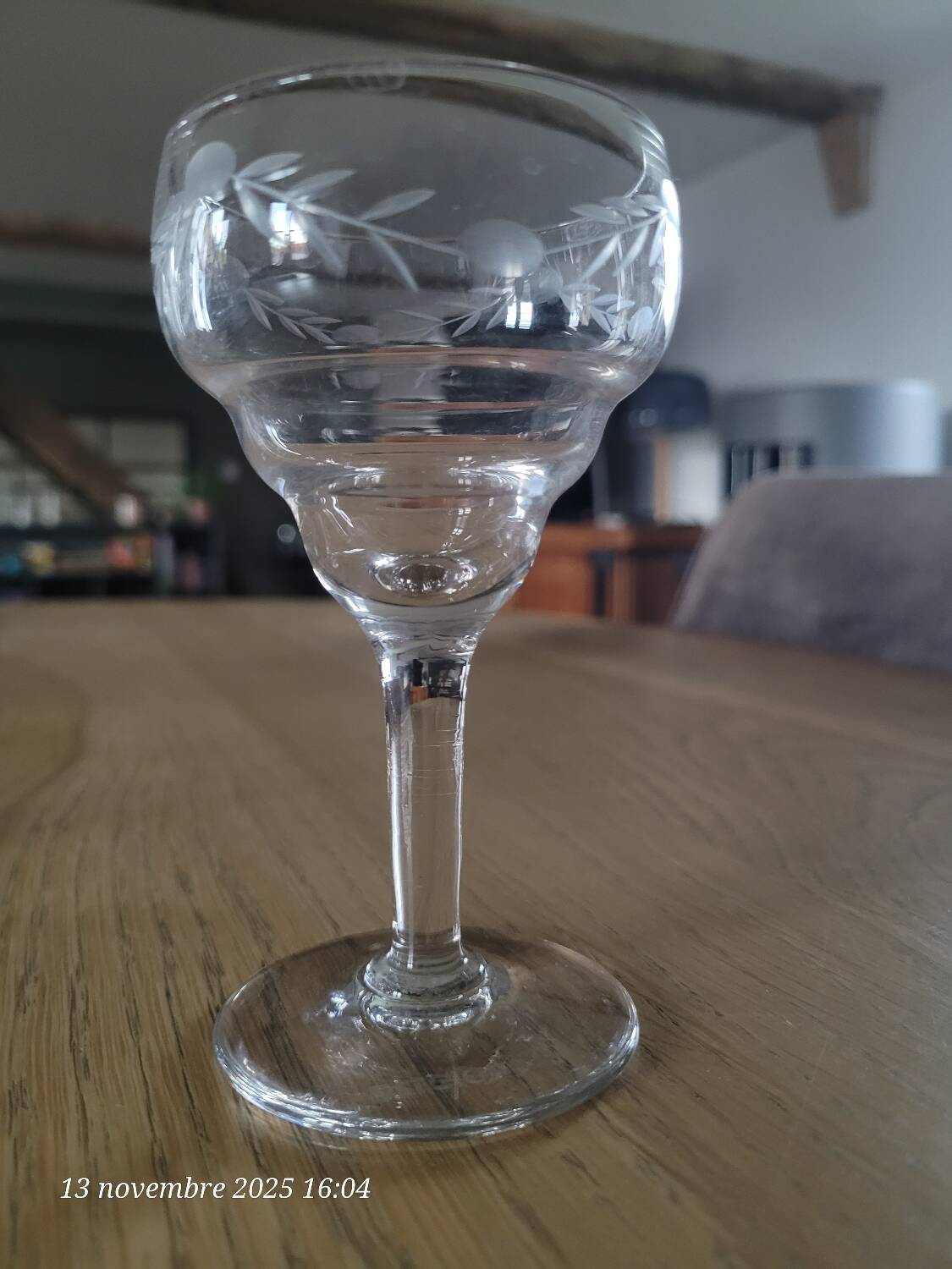6 verres à pied anciens