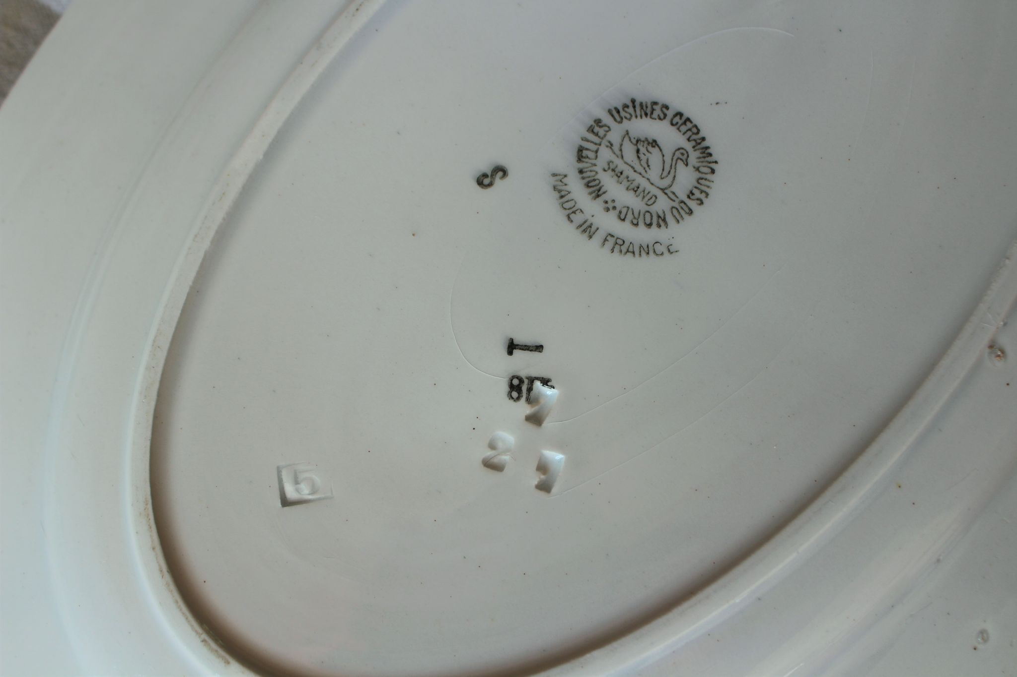 Lot 2 oval dishes Terre de fer Saint Amand swan