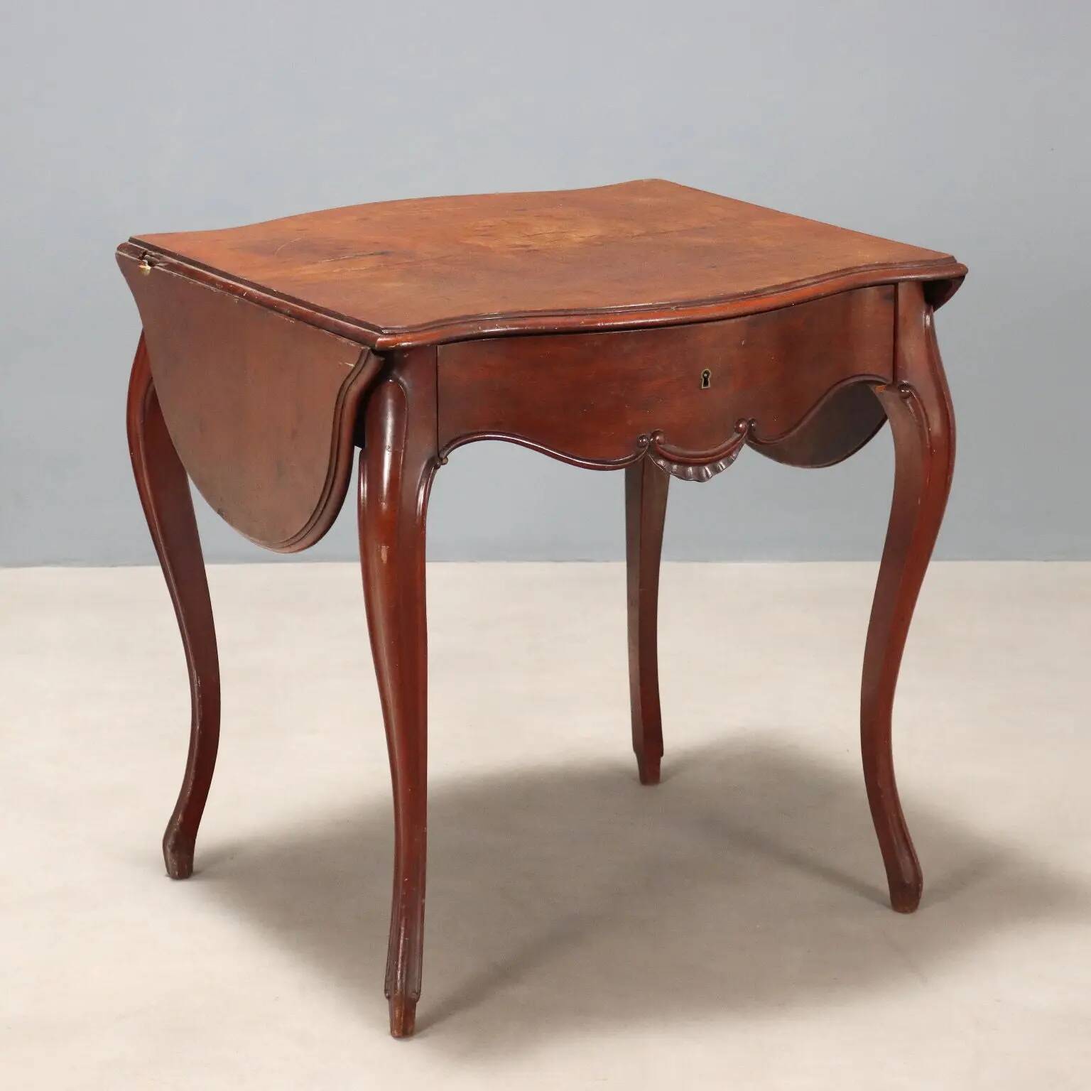 Antique Louis-Philippe coffee table in mahogany, France, 19th century.